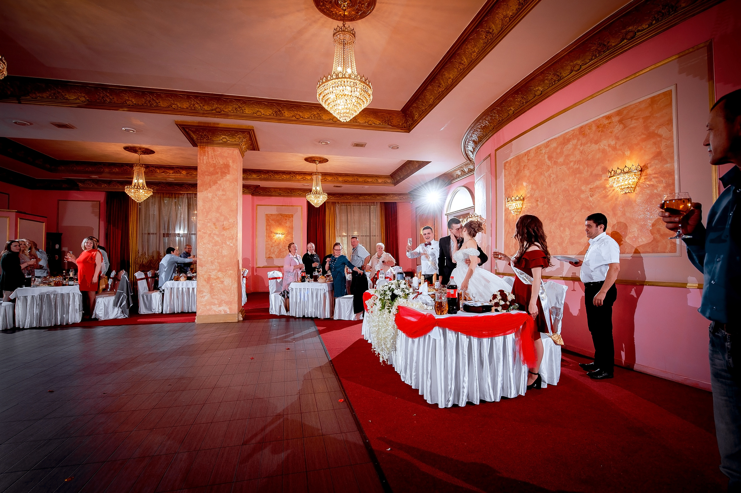 Свадебная фотопрогулка на Черном озере во Фрязино с банкетом в "Загоро. Свадебный и семейный фотограф Виктория Носачёва. Щелково, Москва и МО