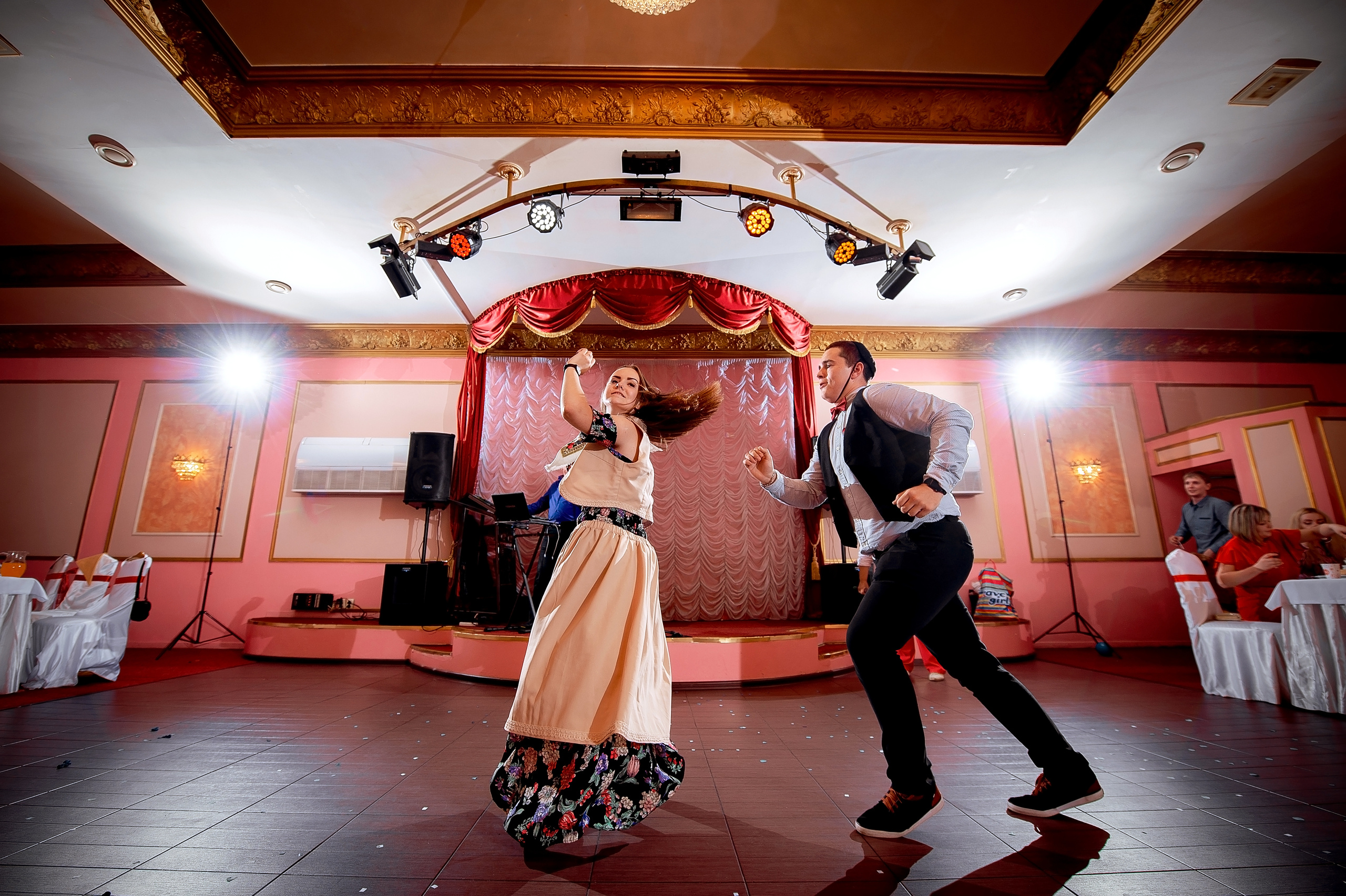 Свадебная фотопрогулка на Черном озере во Фрязино с банкетом в "Загоро. Свадебный и семейный фотограф Виктория Носачёва. Щелково, Москва и МО