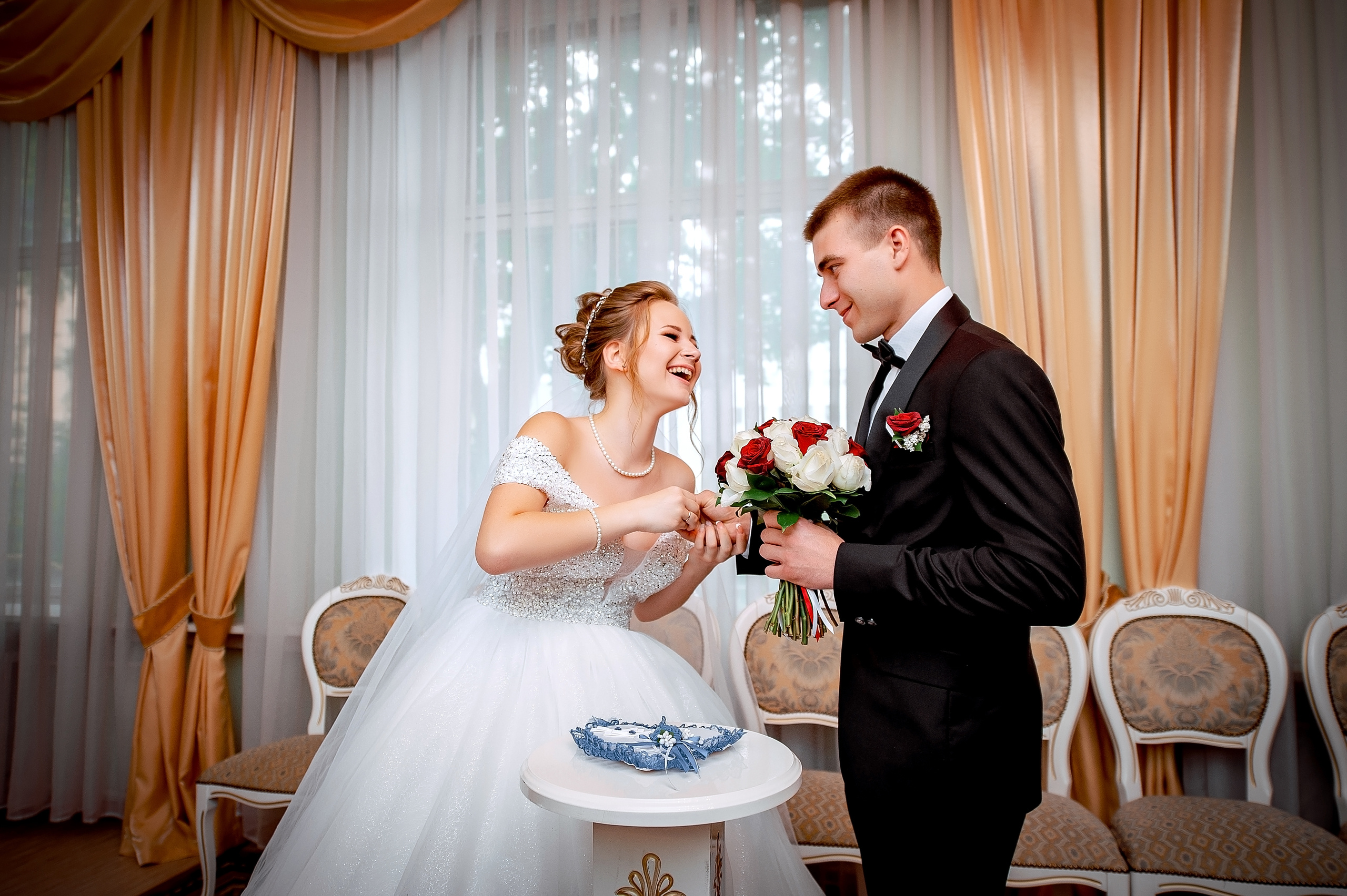 Свадебная фотопрогулка на Черном озере во Фрязино с банкетом в "Загоро. Свадебный и семейный фотограф Виктория Носачёва. Щелково, Москва и МО