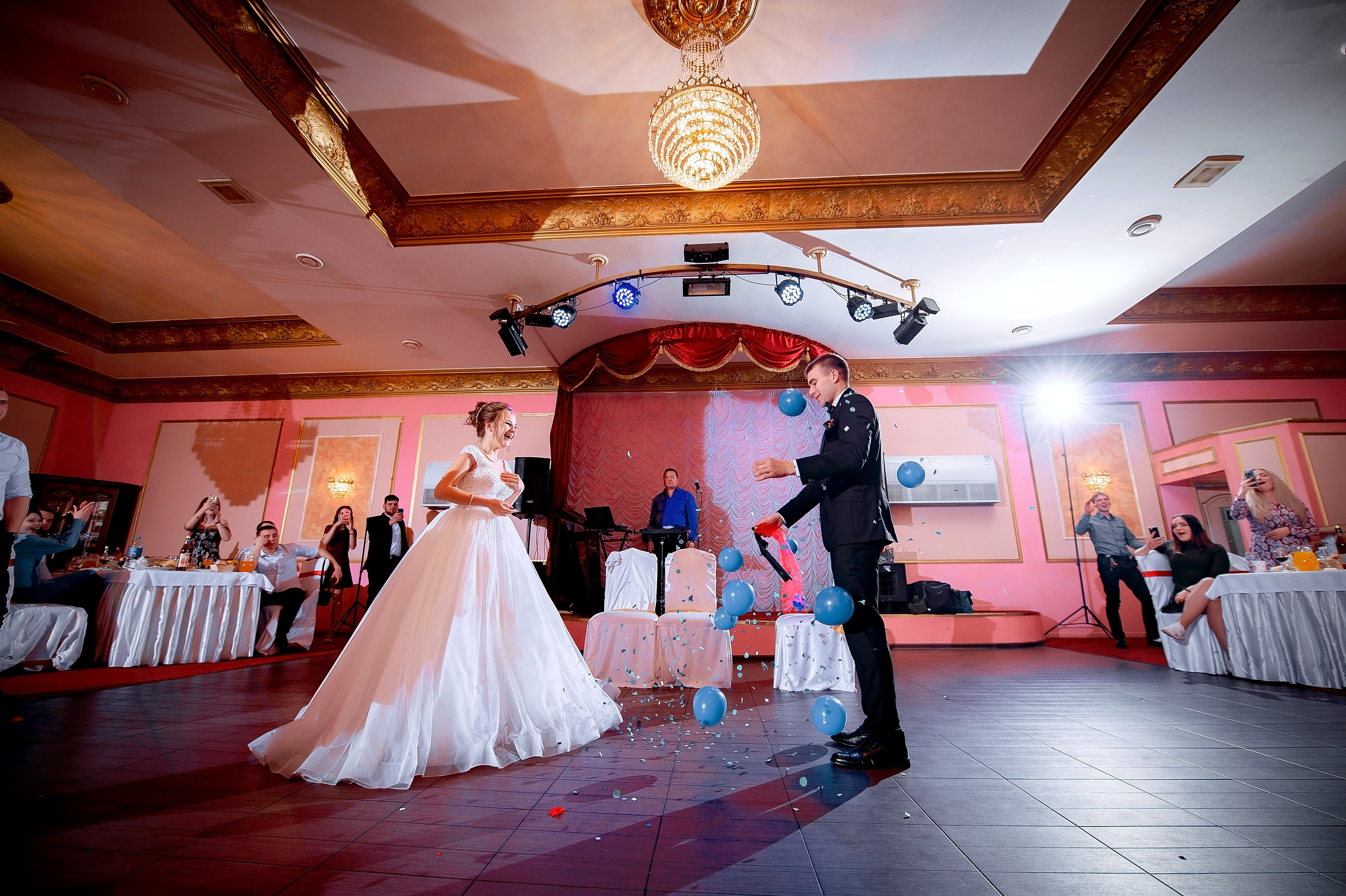 Свадебная фотопрогулка на Черном озере во Фрязино с банкетом в "Загоро. Свадебный и семейный фотограф Виктория Носачёва. Щелково, Москва и МО