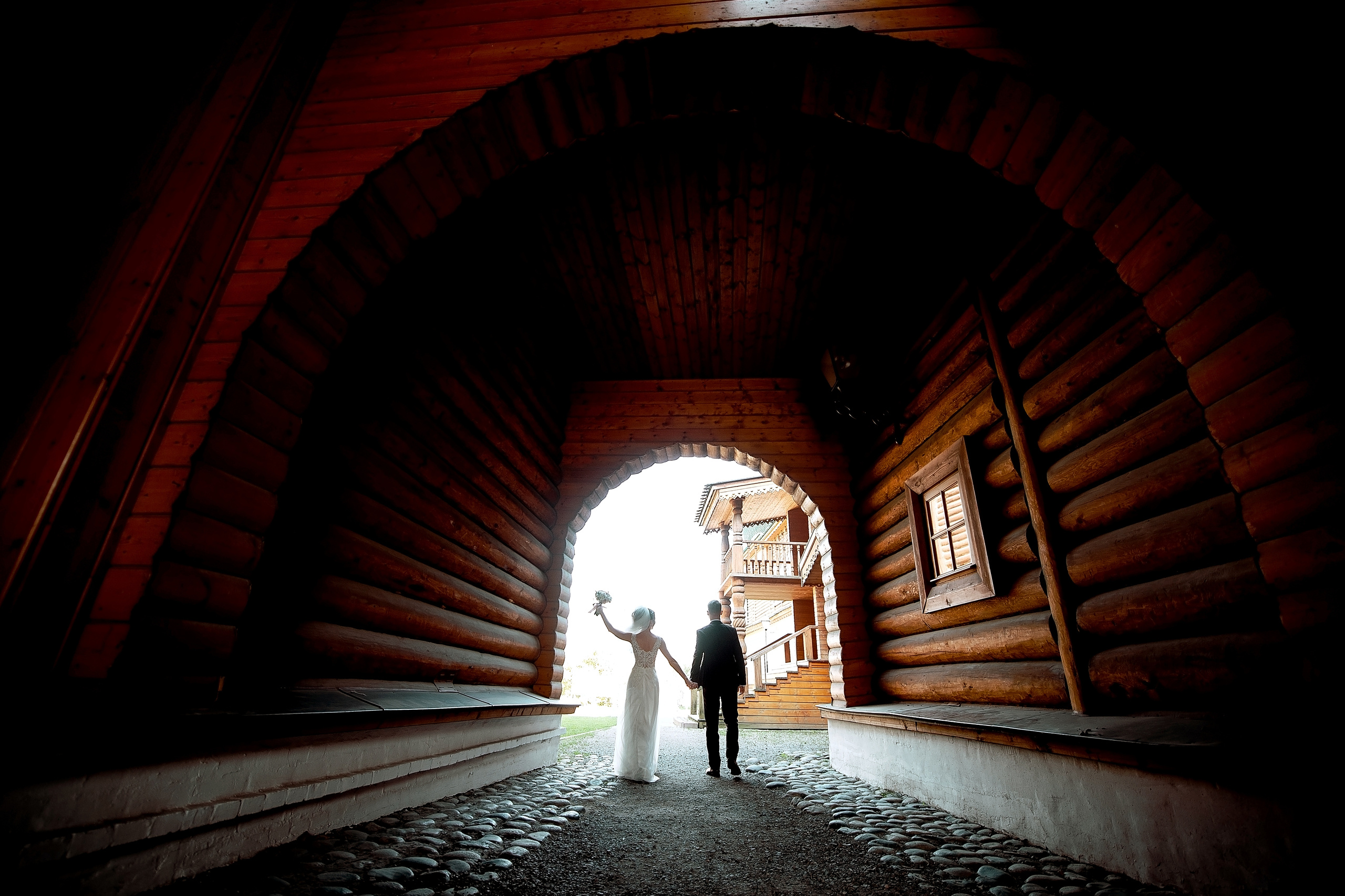 Свадебная фотопрогулка в Коломенском летом. Свадебный и семейный фотограф Виктория Носачёва. Щелково, Москва и МО