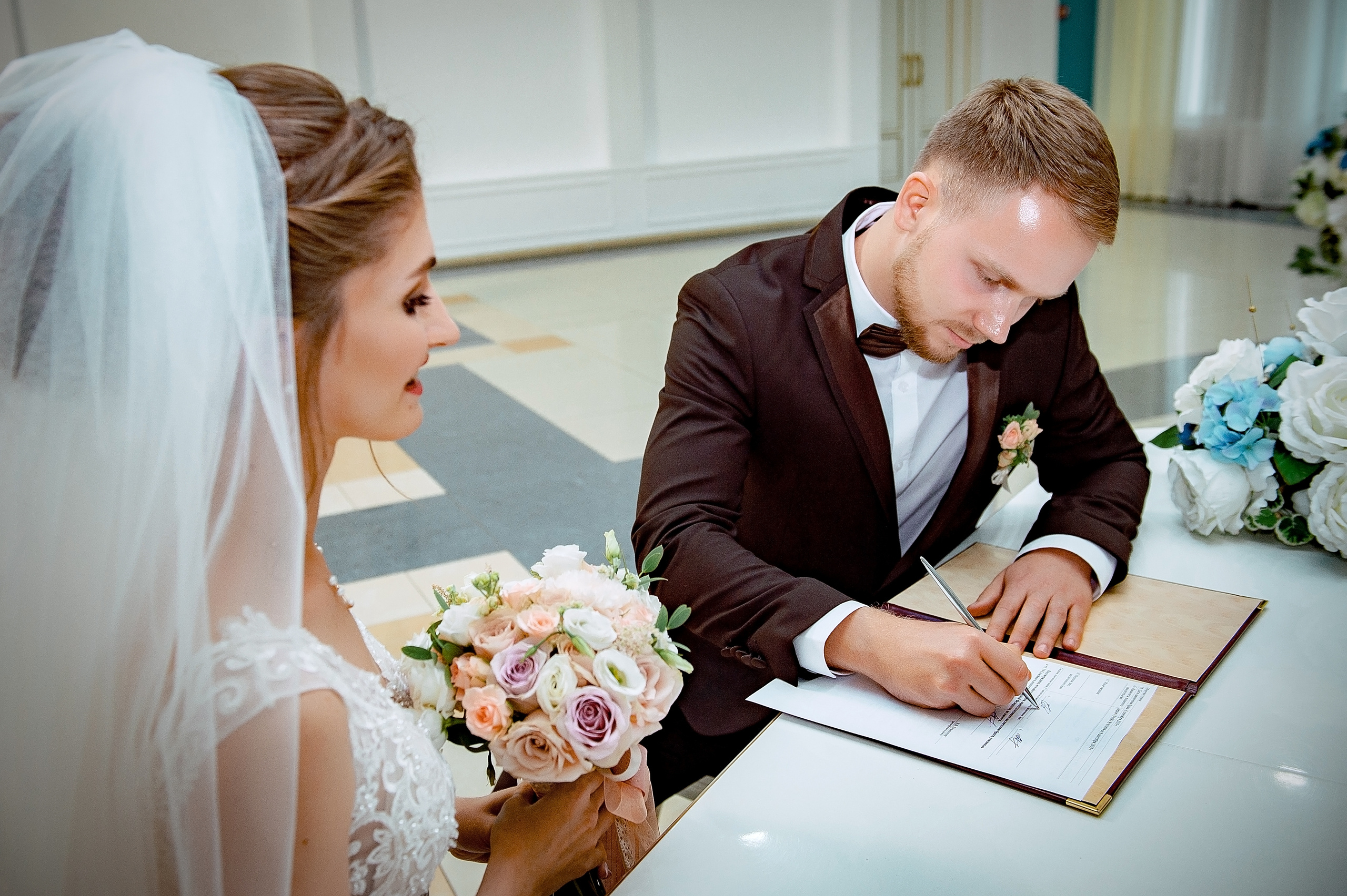 Свадебная фотопрогулка в Коломенском летом. Свадебный и семейный фотограф Виктория Носачёва. Щелково, Москва и МО