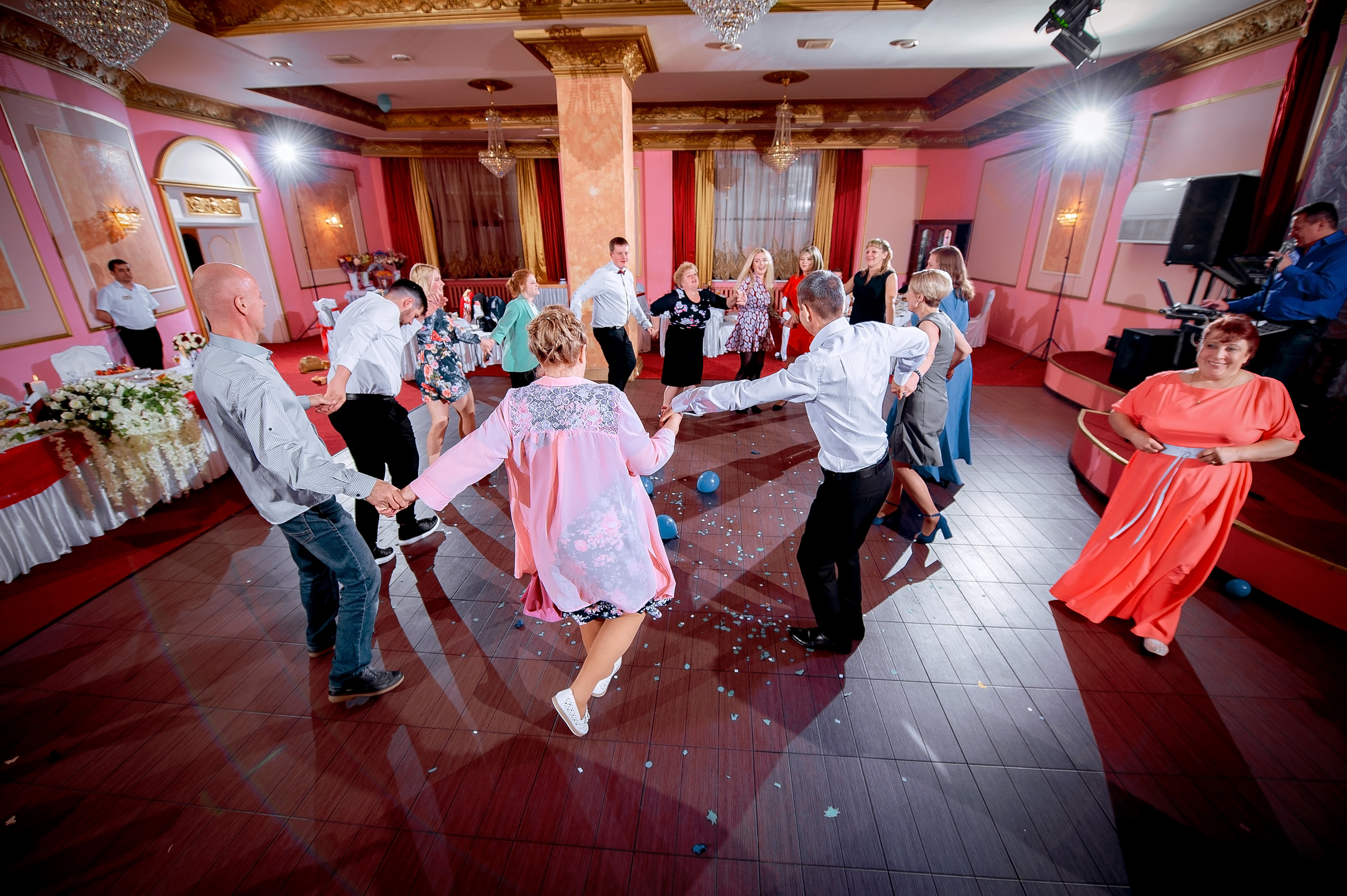 Свадебная фотопрогулка на Черном озере во Фрязино с банкетом в "Загоро. Свадебный и семейный фотограф Виктория Носачёва. Щелково, Москва и МО