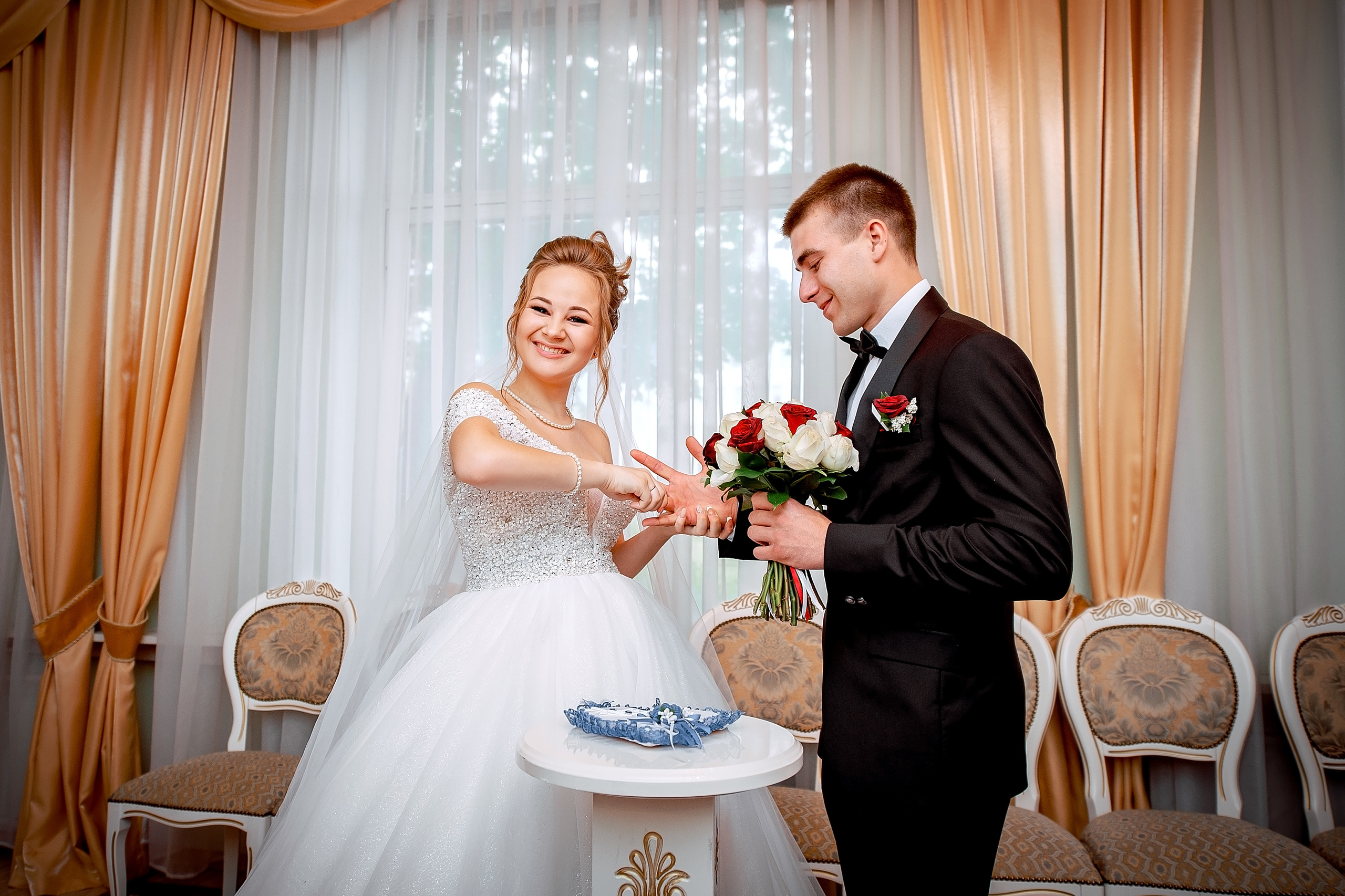 Свадебная фотопрогулка на Черном озере во Фрязино с банкетом в "Загоро. Свадебный и семейный фотограф Виктория Носачёва. Щелково, Москва и МО