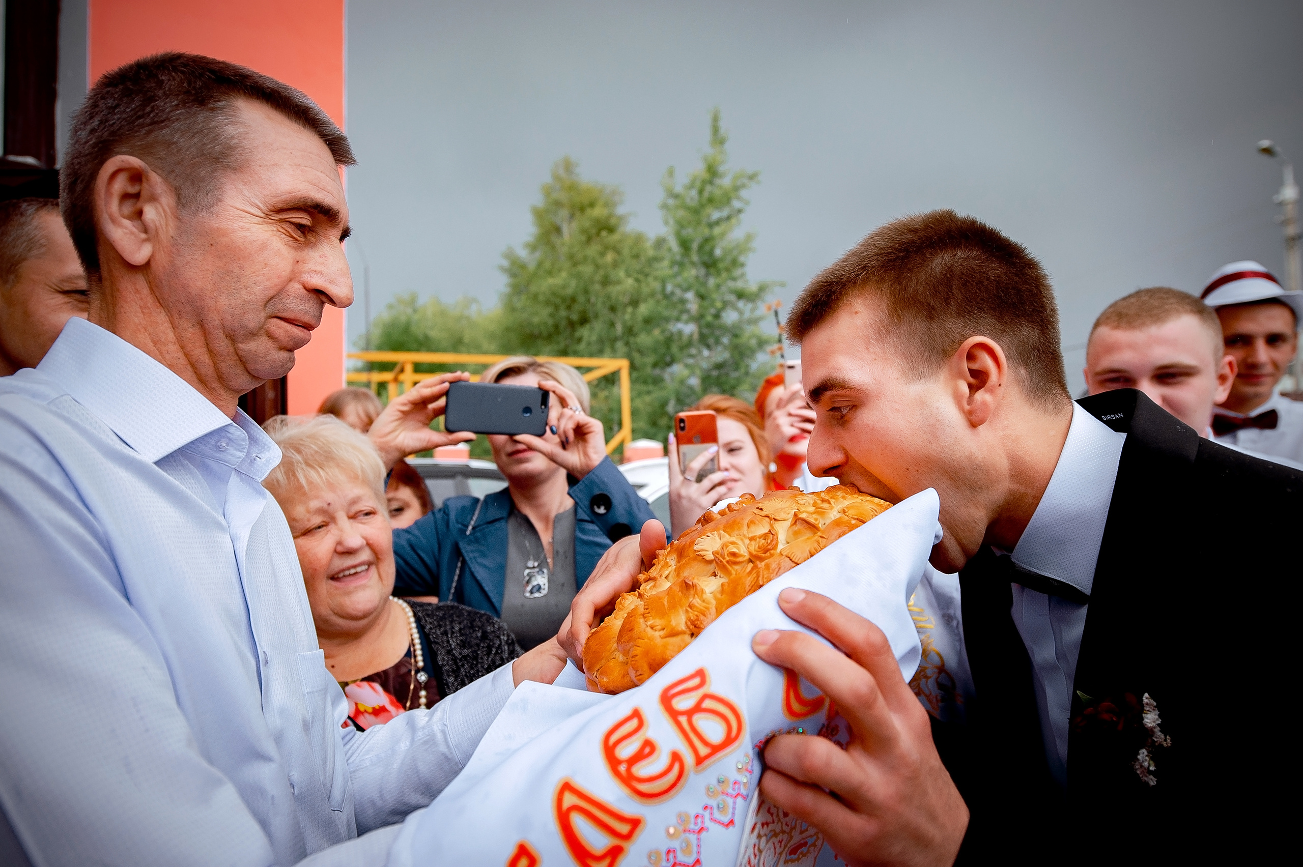 Свадебная фотопрогулка на Черном озере во Фрязино с банкетом в "Загоро. Свадебный и семейный фотограф Виктория Носачёва. Щелково, Москва и МО