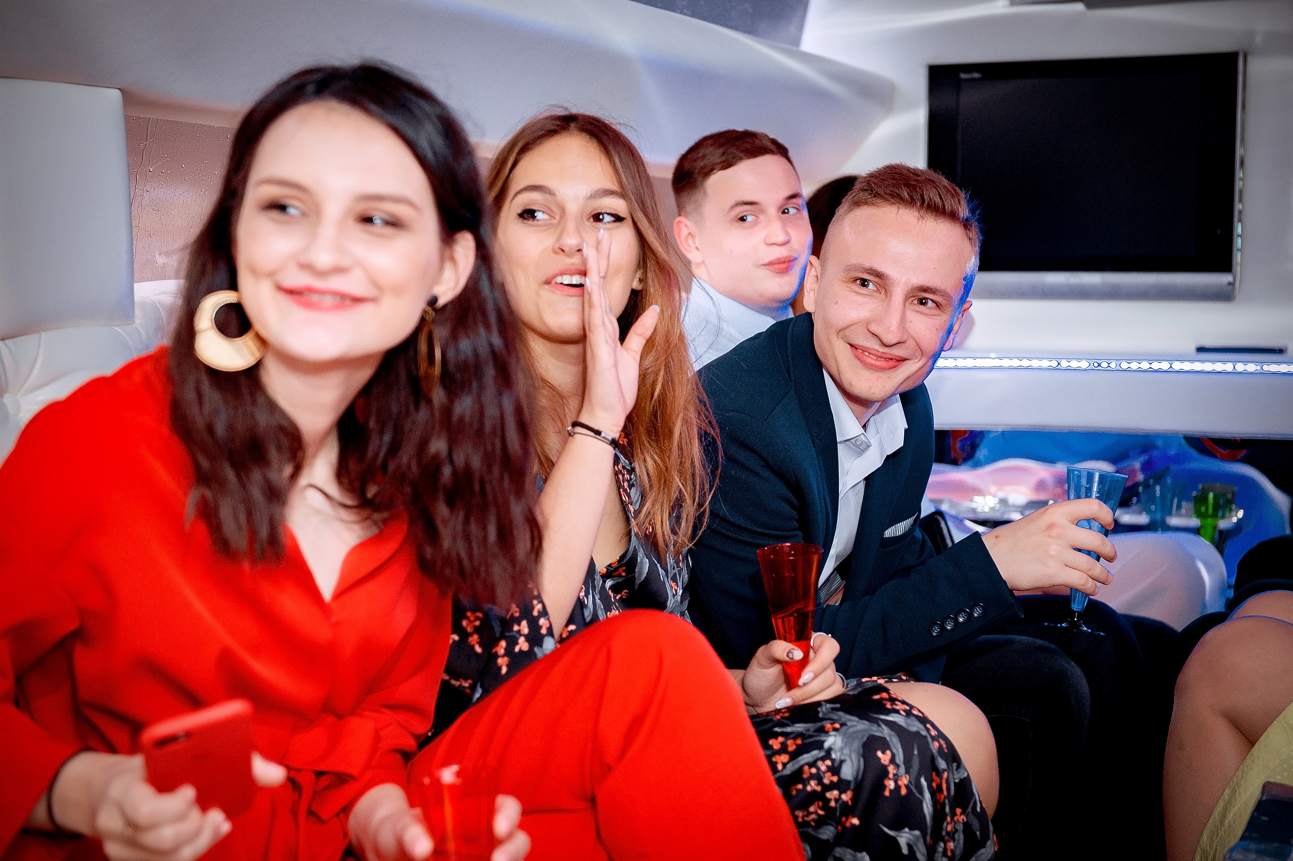 Свадьба с росписью в Дворце царя Алексея Михайловича и банкетом в Кари. Свадебный и семейный фотограф Виктория Носачёва. Щелково, Москва и МО