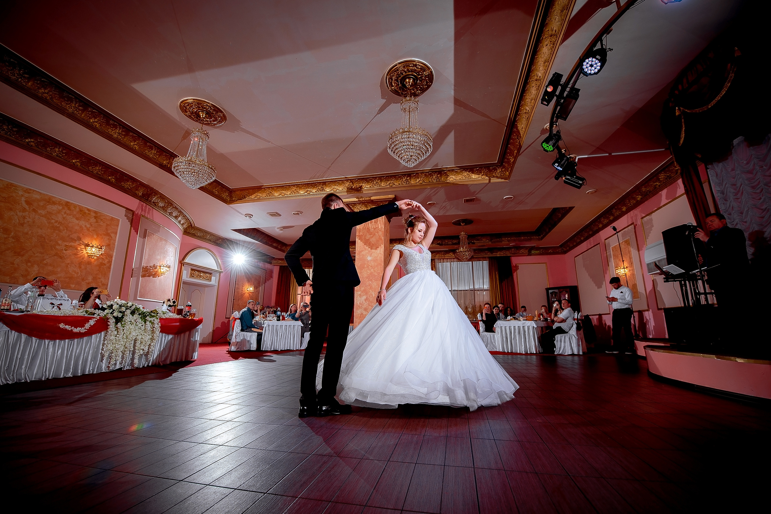 Свадебная фотопрогулка на Черном озере во Фрязино с банкетом в "Загоро. Свадебный и семейный фотограф Виктория Носачёва. Щелково, Москва и МО