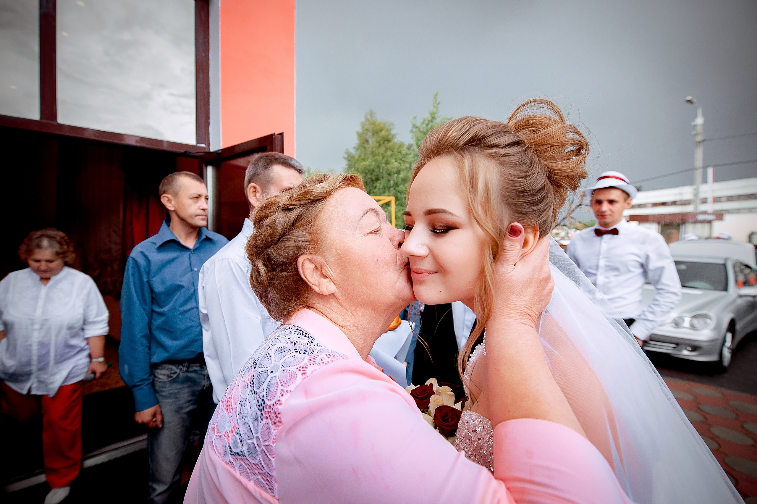 Свадебная фотопрогулка на Черном озере во Фрязино с банкетом в "Загоро. Свадебный и семейный фотограф Виктория Носачёва. Щелково, Москва и МО