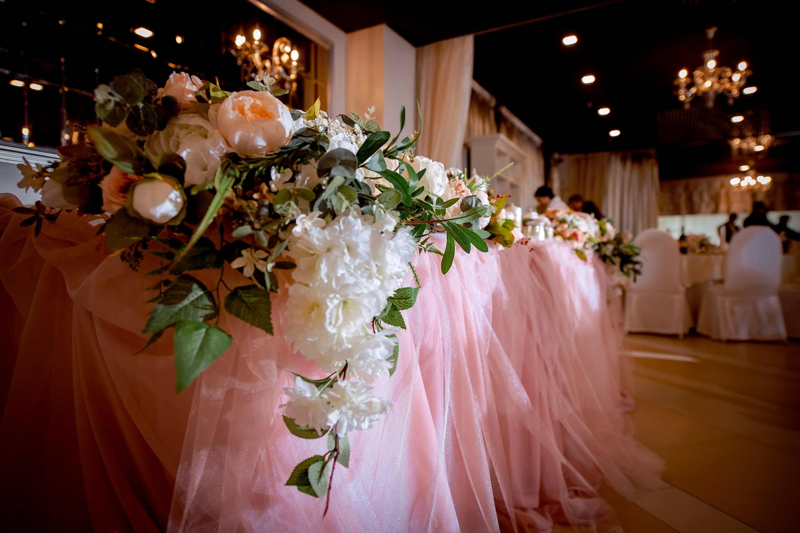 Свадьба с росписью в Дворце царя Алексея Михайловича и банкетом в Кари. Свадебный и семейный фотограф Виктория Носачёва. Щелково, Москва и МО