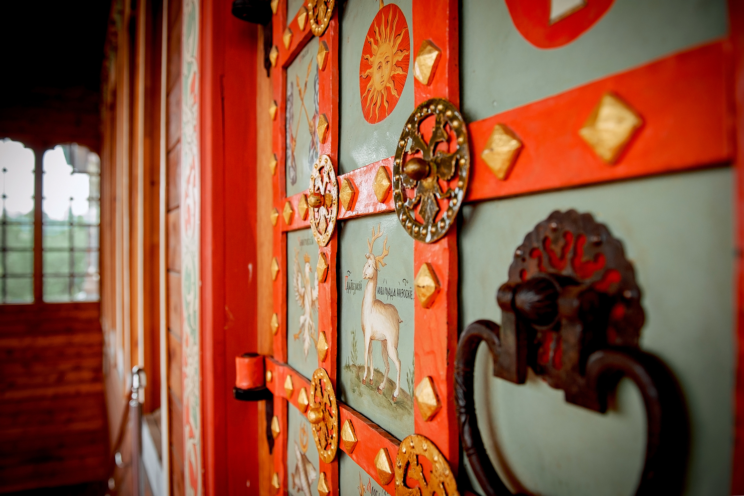 Свадьба с росписью в Дворце царя Алексея Михайловича и банкетом в Кари. Свадебный и семейный фотограф Виктория Носачёва. Щелково, Москва и МО