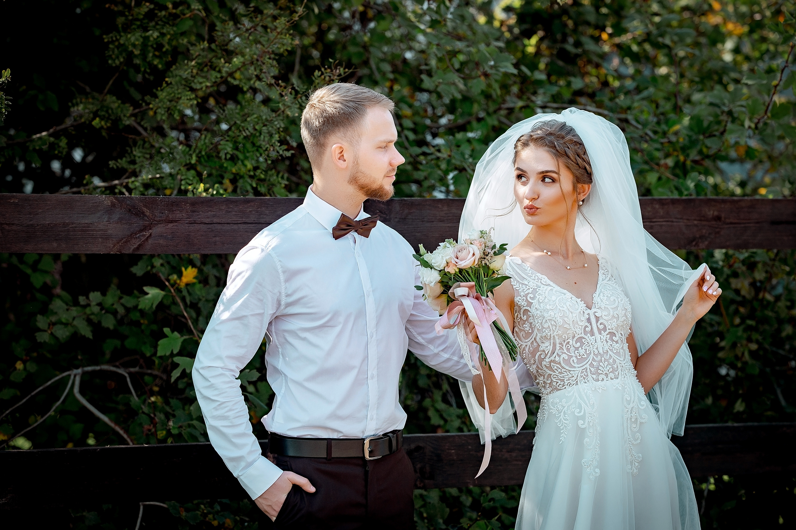 Свадебная фотопрогулка в Коломенском летом. Свадебный и семейный фотограф Виктория Носачёва. Щелково, Москва и МО