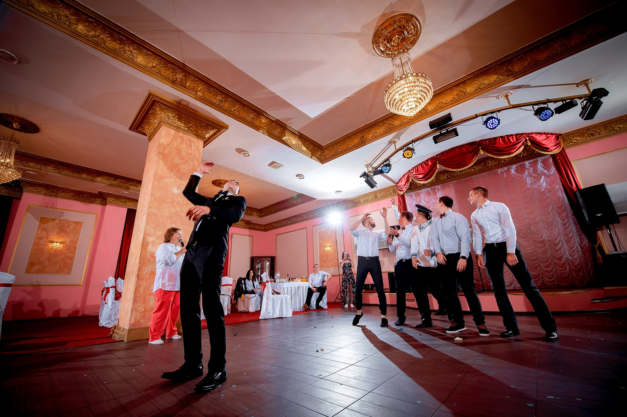 Свадебная фотопрогулка на Черном озере во Фрязино с банкетом в "Загоро. Свадебный и семейный фотограф Виктория Носачёва. Щелково, Москва и МО