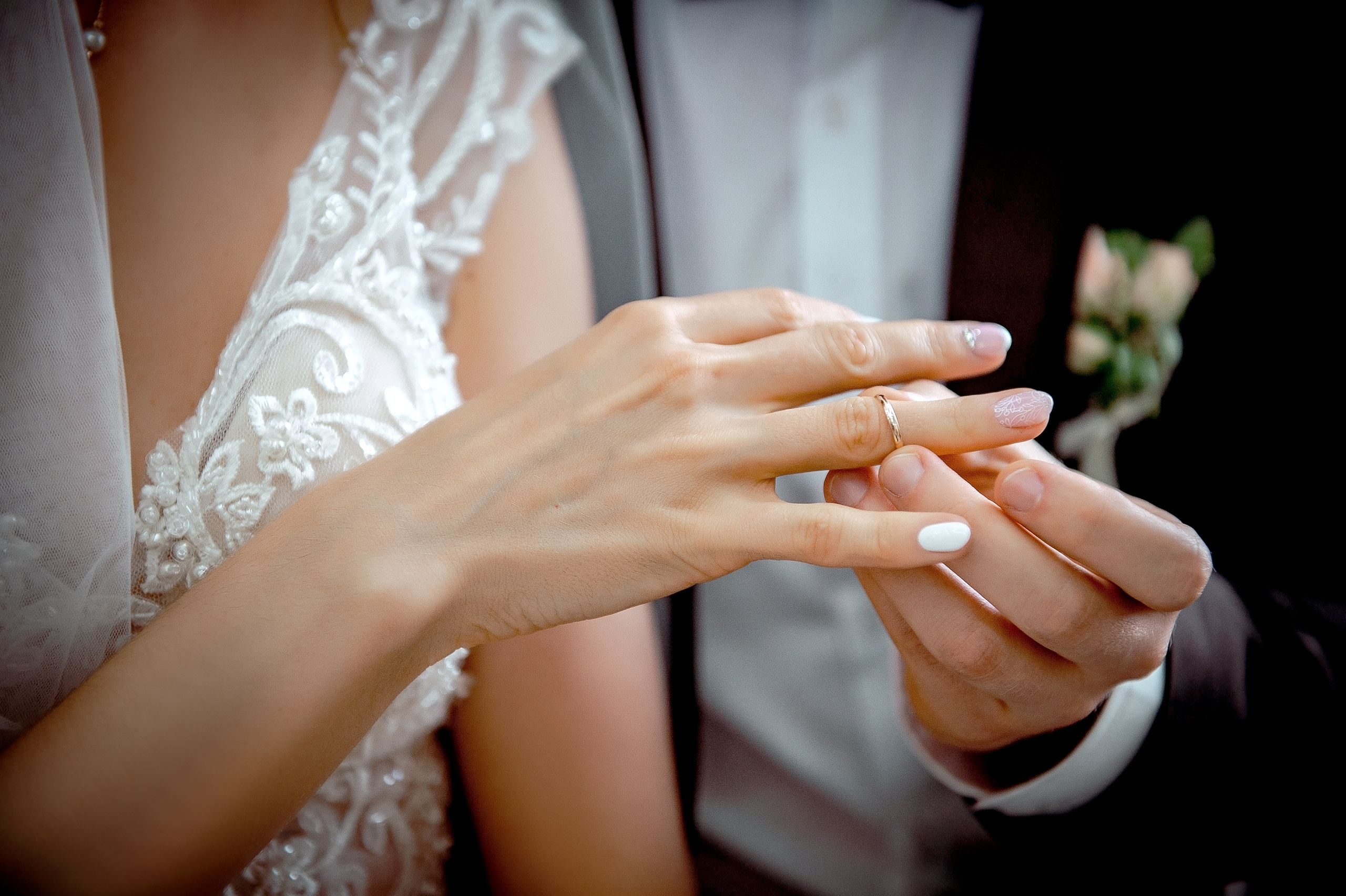 Свадебная фотопрогулка в Коломенском летом. Свадебный и семейный фотограф Виктория Носачёва. Щелково, Москва и МО