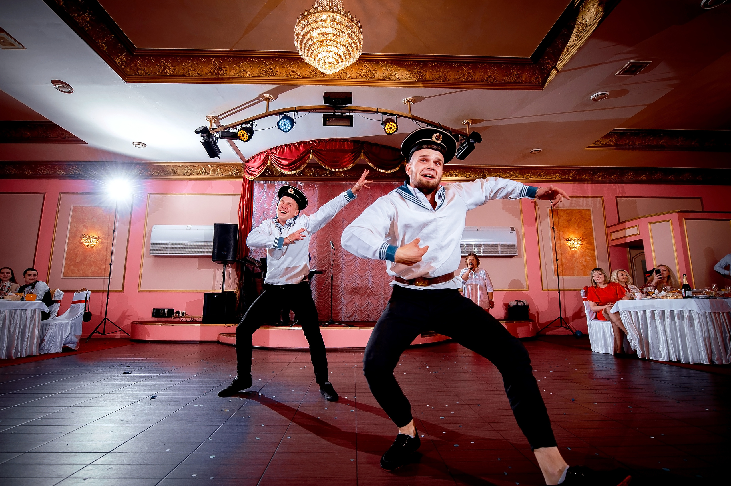 Свадебная фотопрогулка на Черном озере во Фрязино с банкетом в "Загоро. Свадебный и семейный фотограф Виктория Носачёва. Щелково, Москва и МО