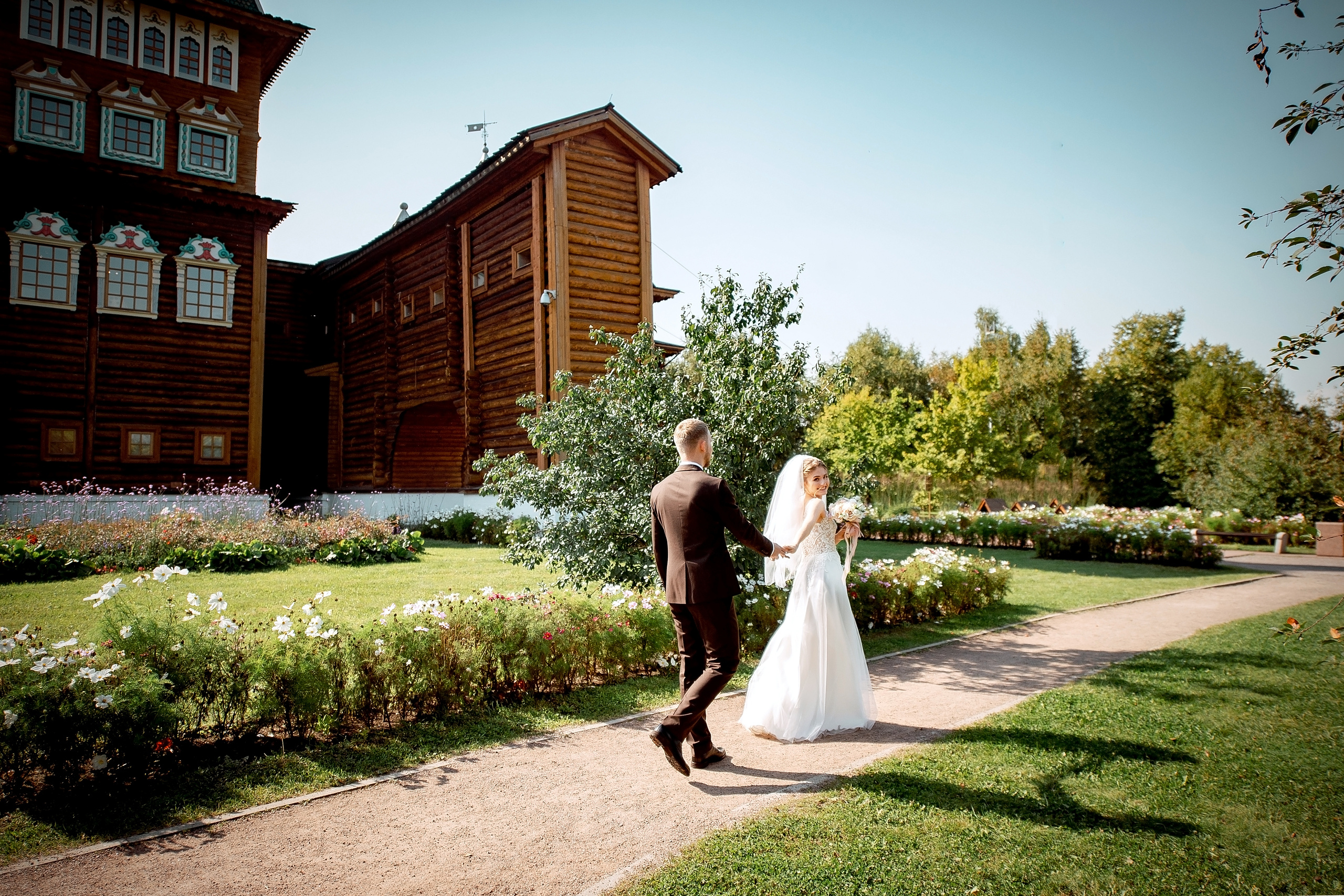 Свадебная фотопрогулка в Коломенском летом. Свадебный и семейный фотограф Виктория Носачёва. Щелково, Москва и МО