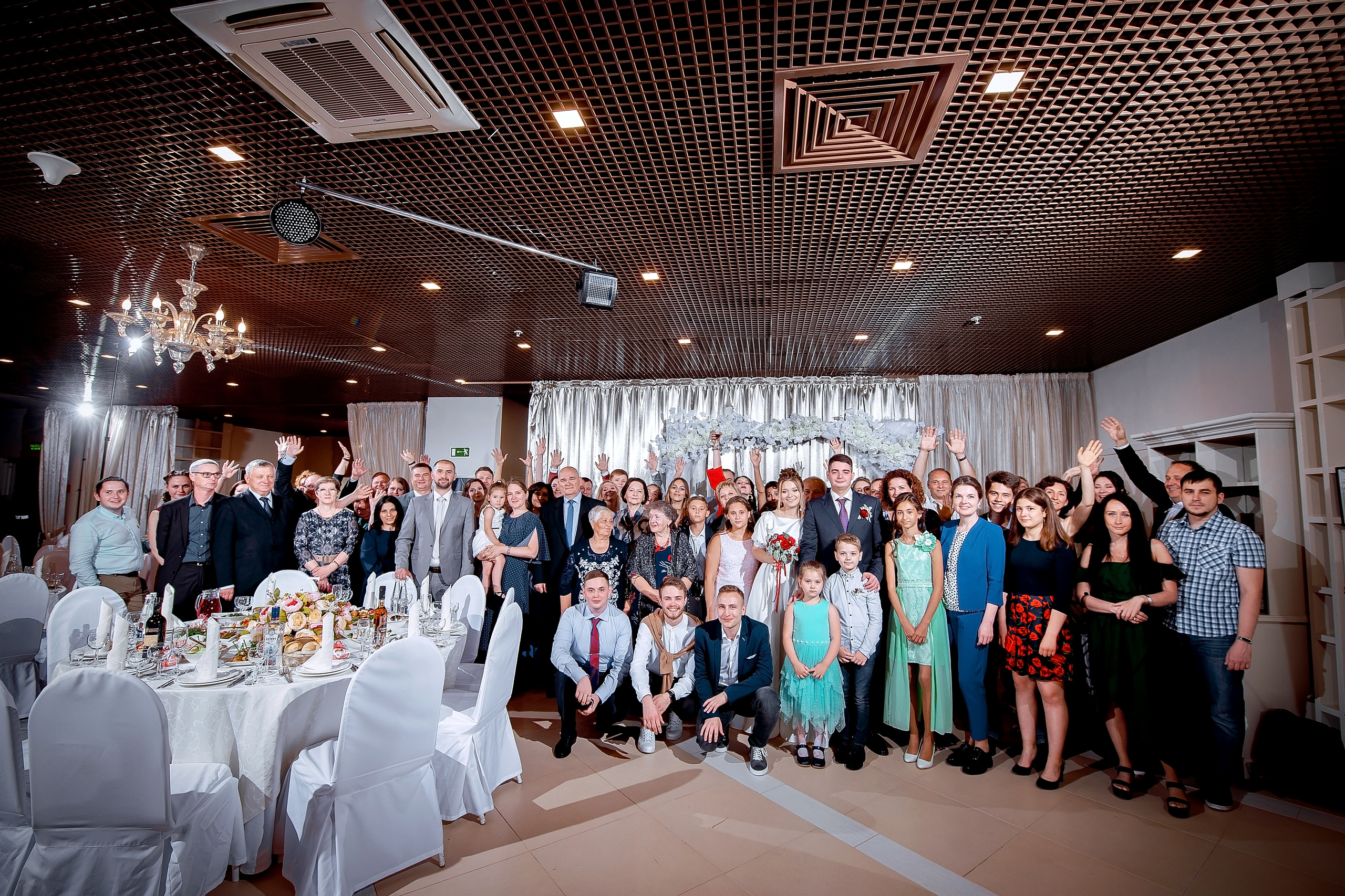 Свадьба с росписью в Дворце царя Алексея Михайловича и банкетом в Кари. Свадебный и семейный фотограф Виктория Носачёва. Щелково, Москва и МО