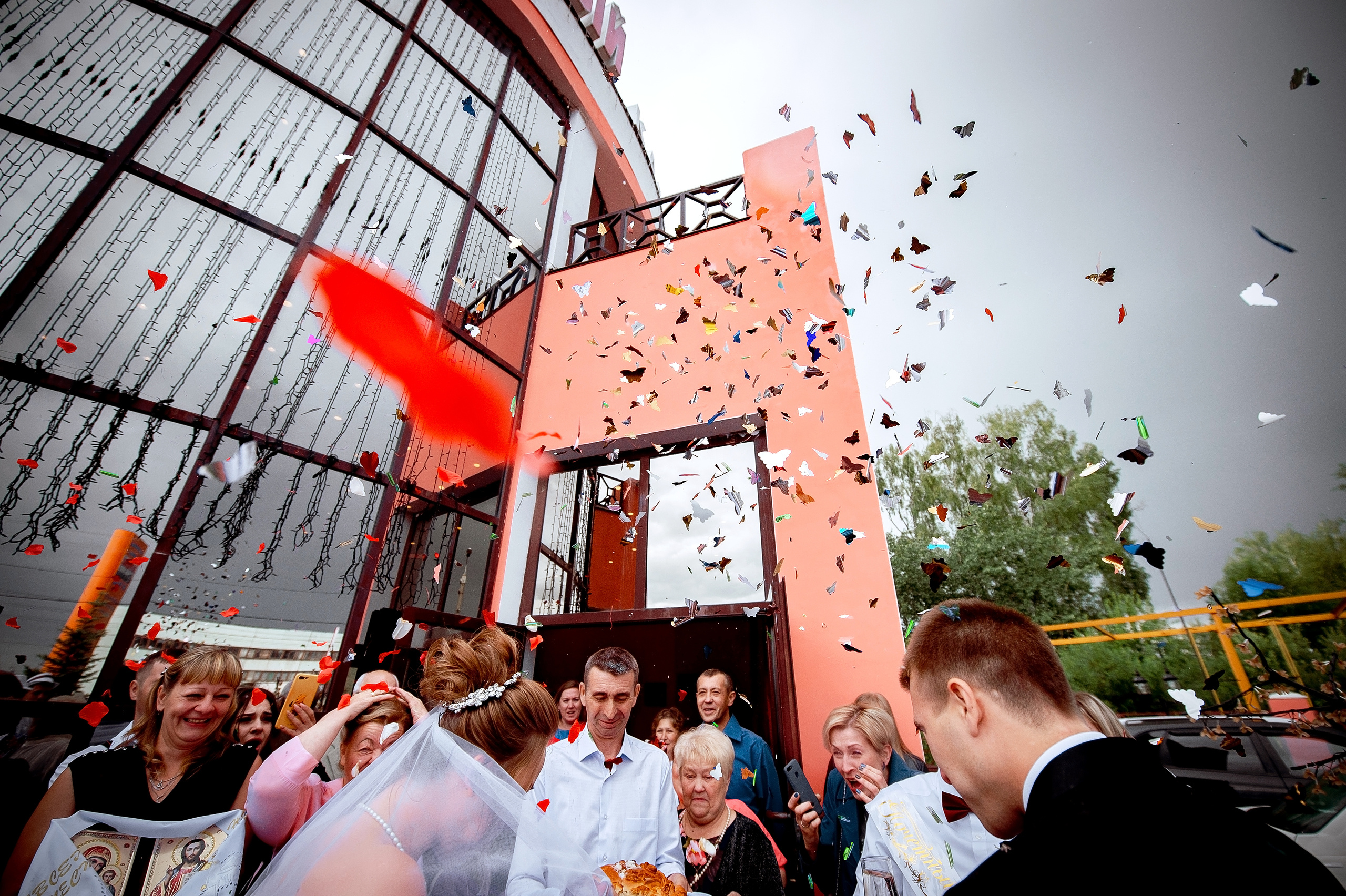 Свадебная фотопрогулка на Черном озере во Фрязино с банкетом в "Загоро. Свадебный и семейный фотограф Виктория Носачёва. Щелково, Москва и МО