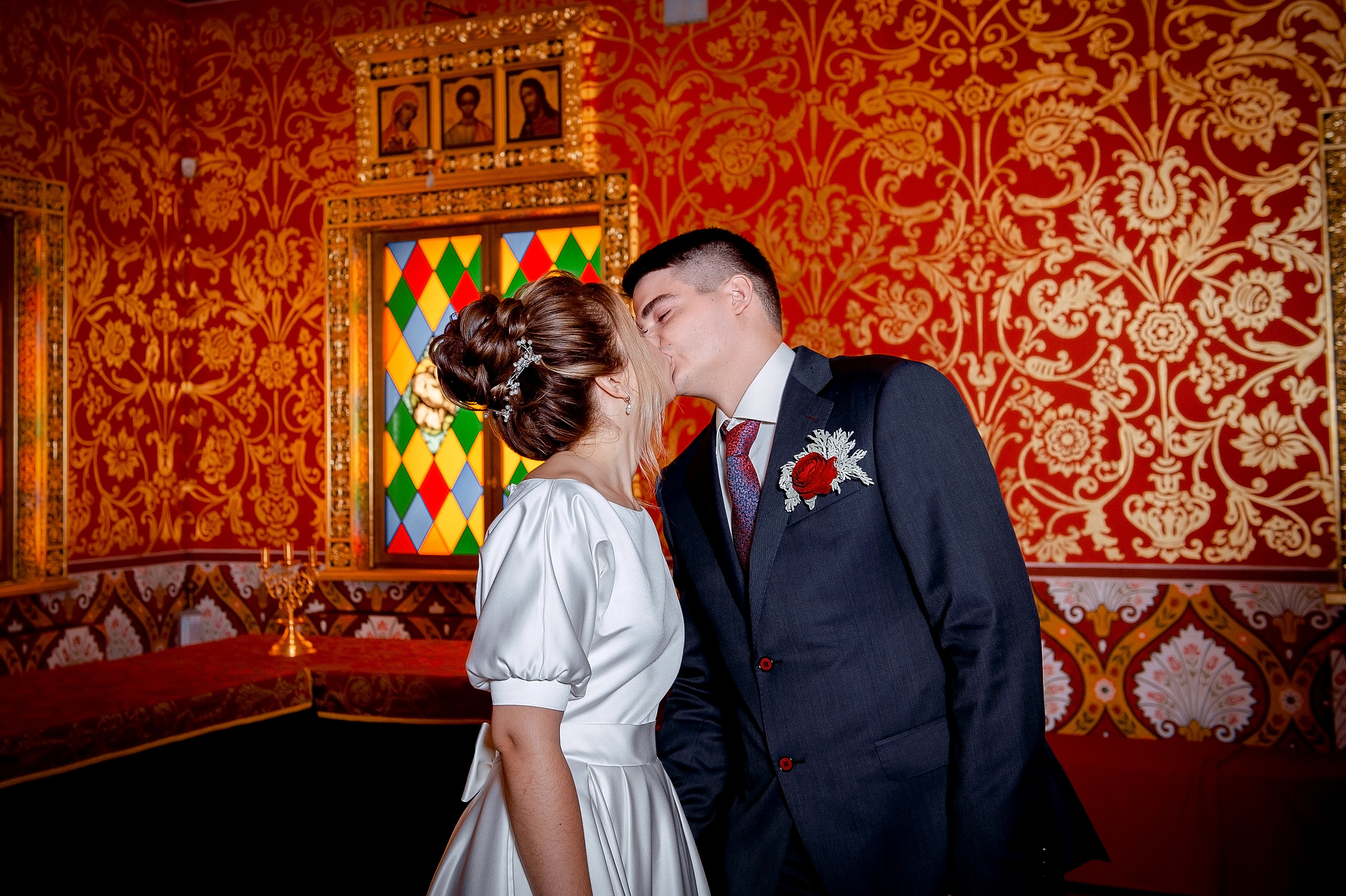 Свадьба с росписью в Дворце царя Алексея Михайловича и банкетом в Кари. Свадебный и семейный фотограф Виктория Носачёва. Щелково, Москва и МО