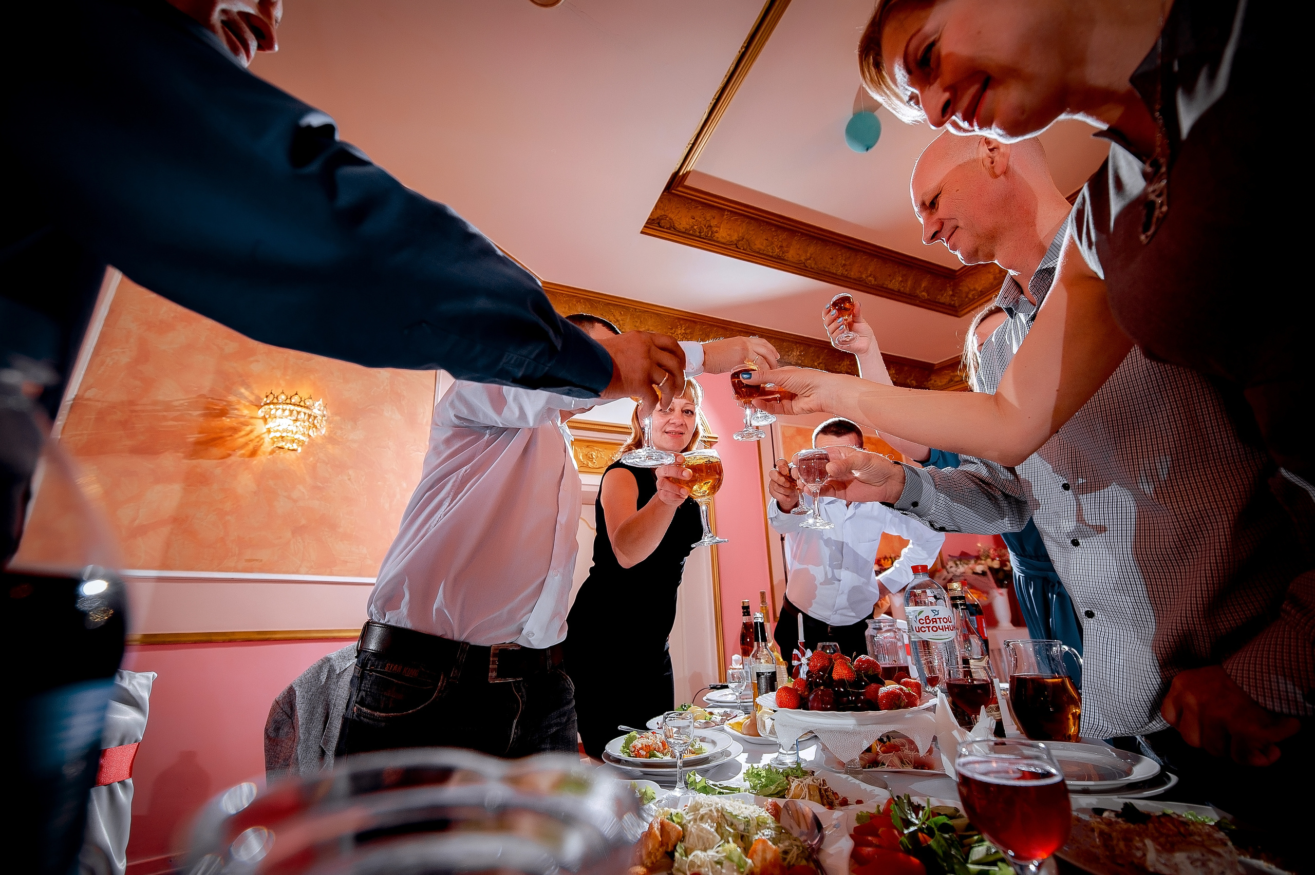 Свадебная фотопрогулка на Черном озере во Фрязино с банкетом в "Загоро. Свадебный и семейный фотограф Виктория Носачёва. Щелково, Москва и МО