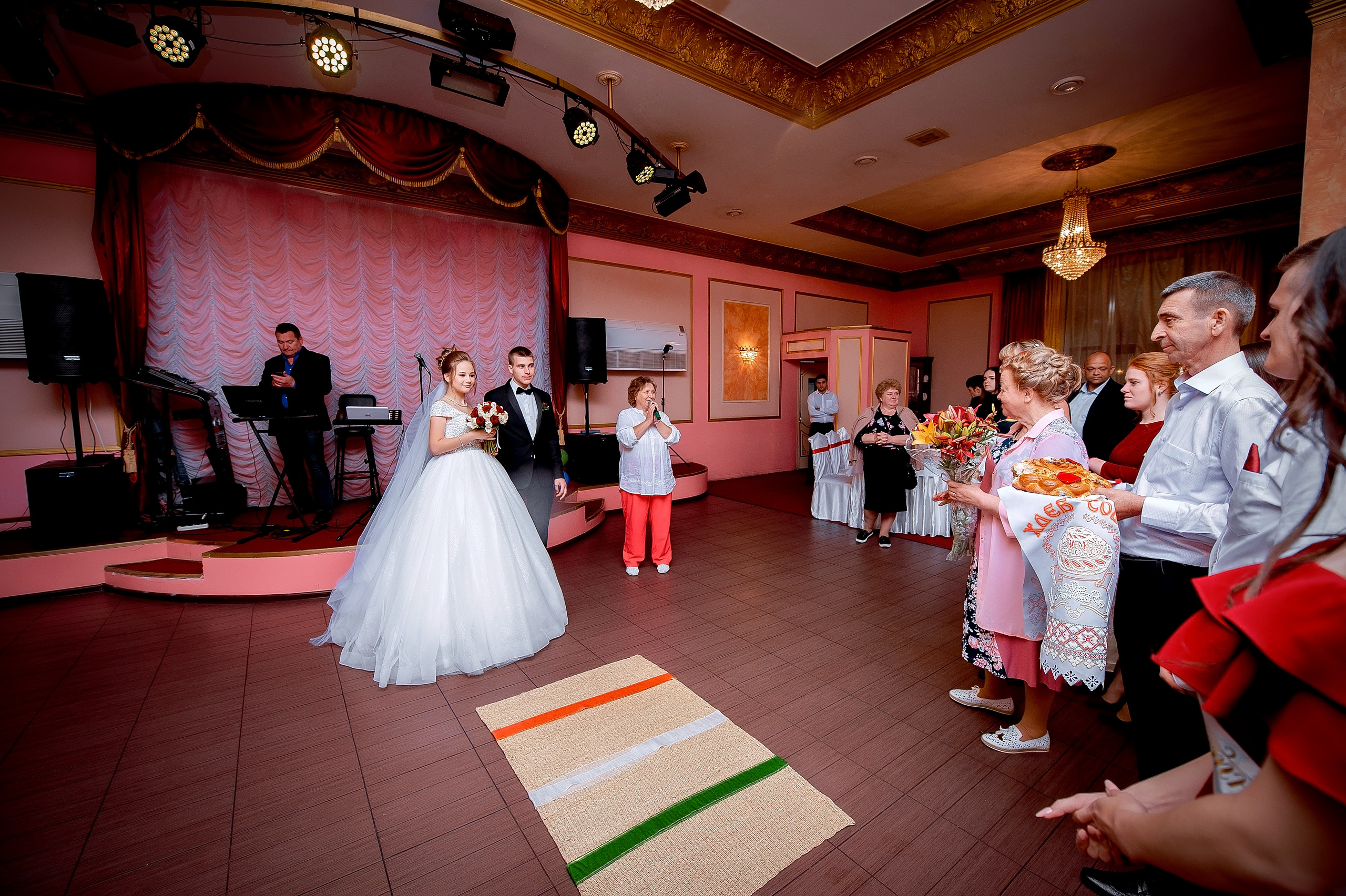 Свадебная фотопрогулка на Черном озере во Фрязино с банкетом в "Загоро. Свадебный и семейный фотограф Виктория Носачёва. Щелково, Москва и МО