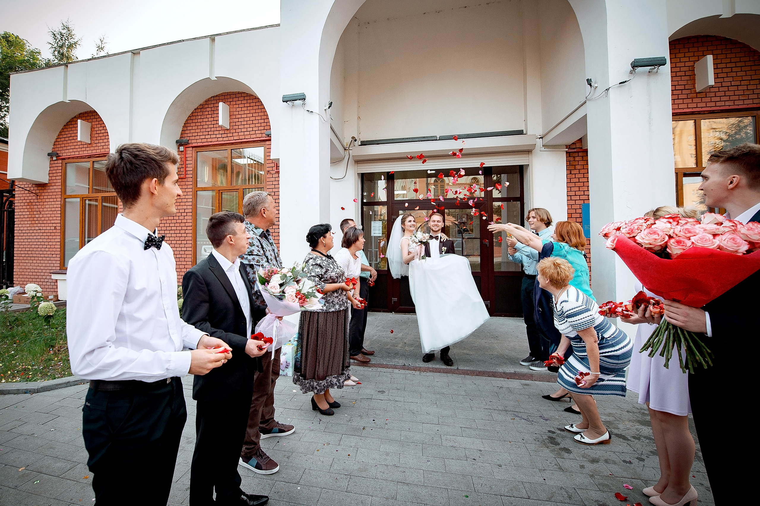 Свадебная фотопрогулка в Коломенском летом. Свадебный и семейный фотограф Виктория Носачёва. Щелково, Москва и МО