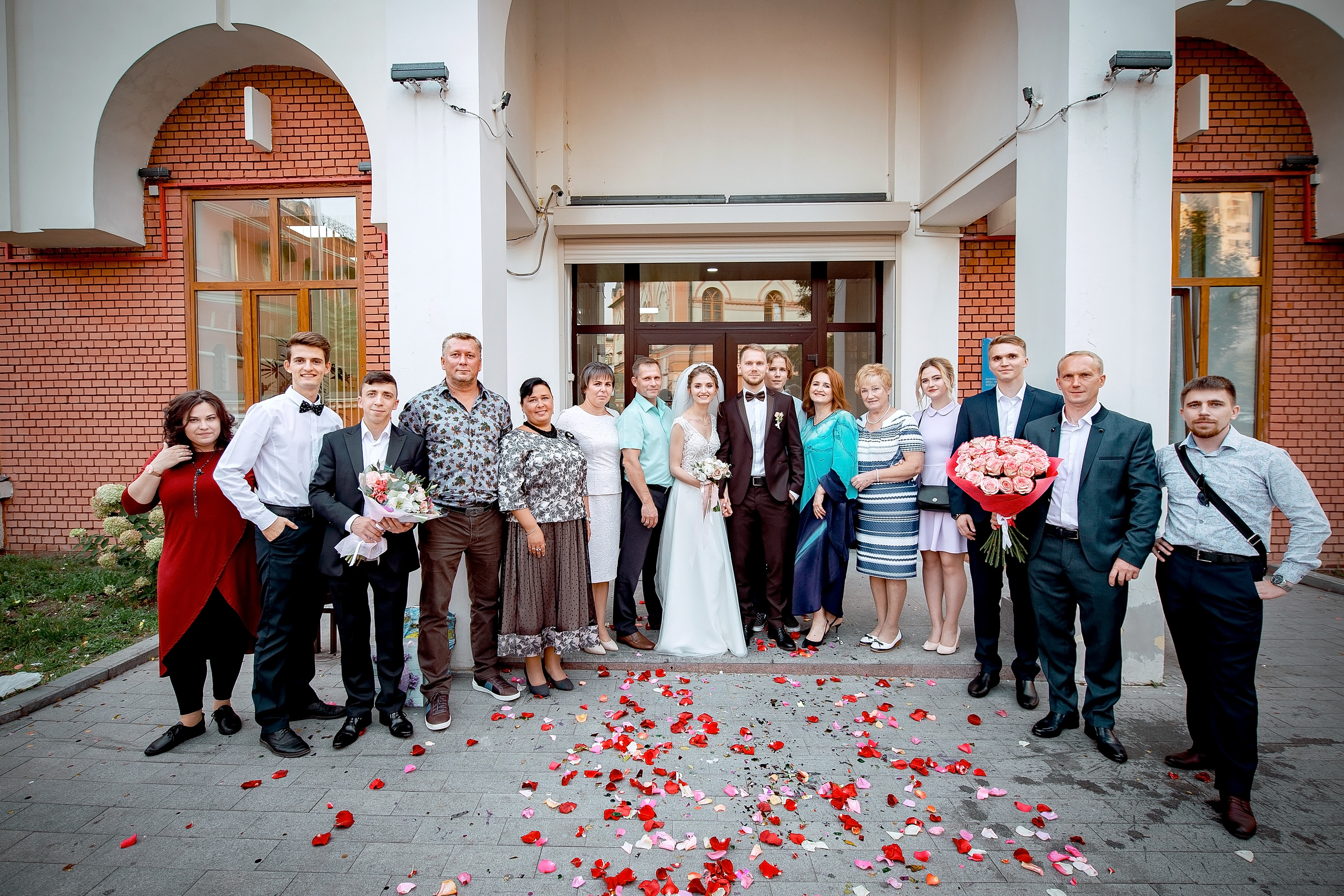 Свадебная фотопрогулка в Коломенском летом. Свадебный и семейный фотограф Виктория Носачёва. Щелково, Москва и МО