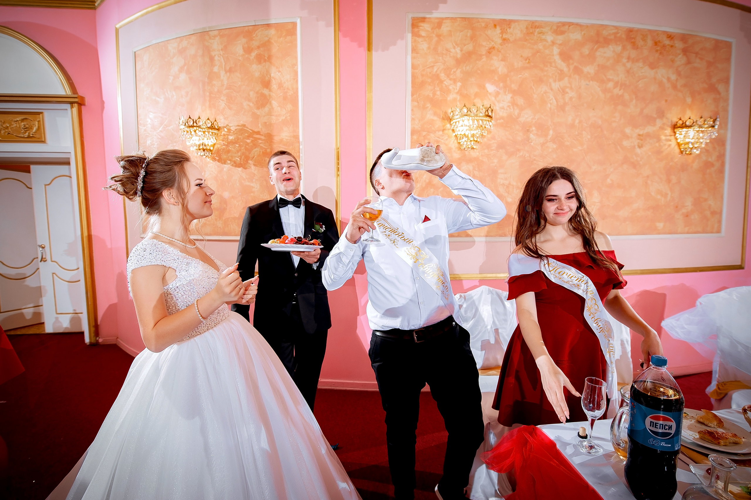 Свадебная фотопрогулка на Черном озере во Фрязино с банкетом в "Загоро. Свадебный и семейный фотограф Виктория Носачёва. Щелково, Москва и МО