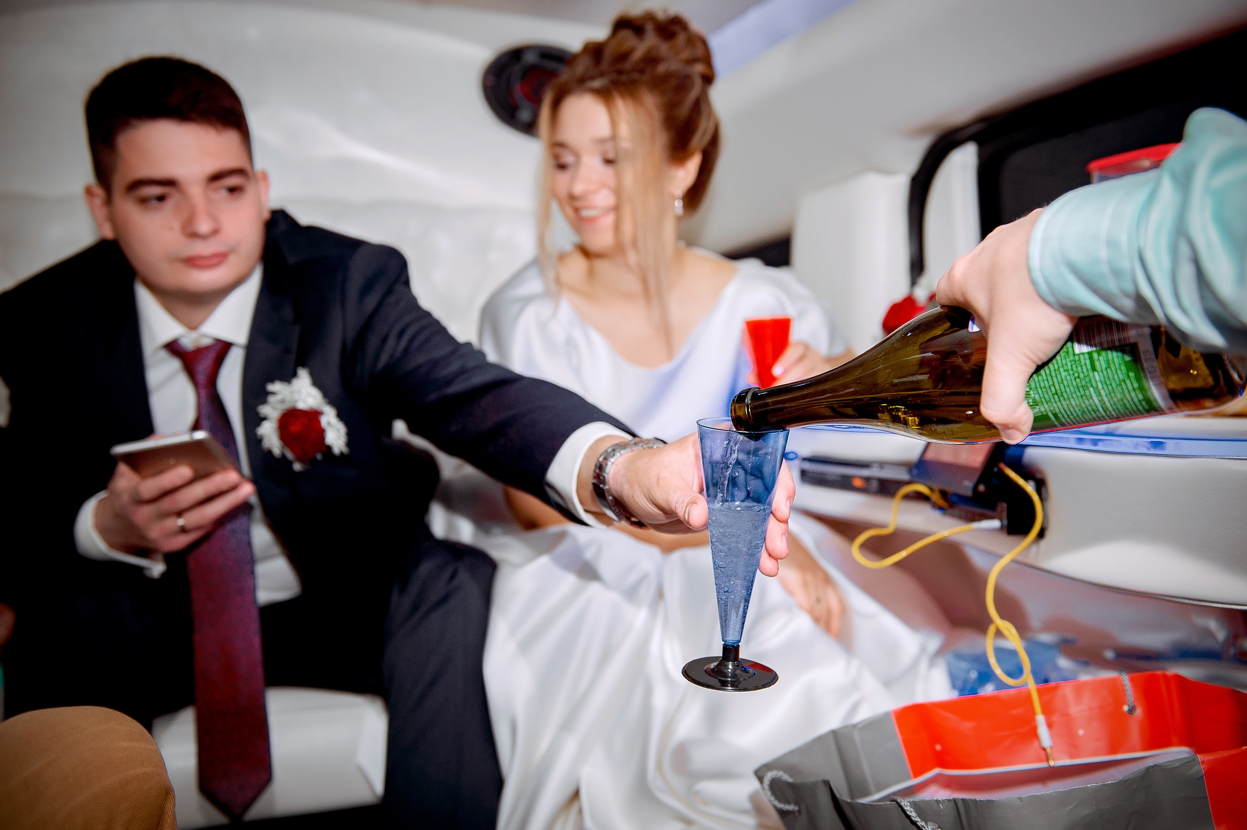 Свадьба с росписью в Дворце царя Алексея Михайловича и банкетом в Кари. Свадебный и семейный фотограф Виктория Носачёва. Щелково, Москва и МО