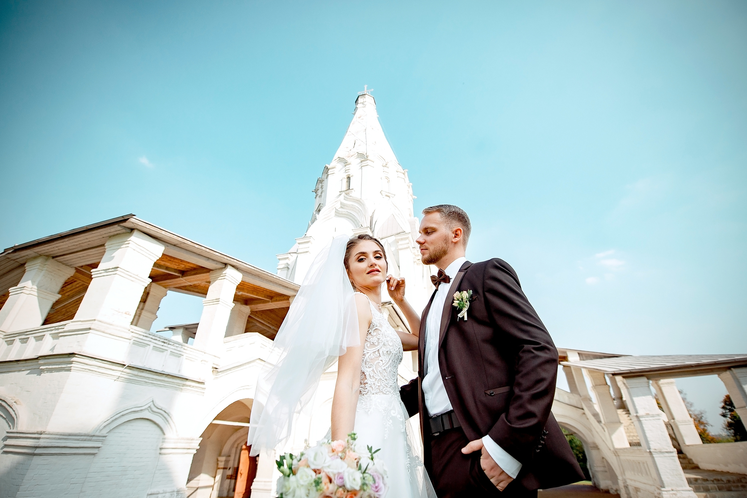 Свадебная фотопрогулка в Коломенском летом. Свадебный и семейный фотограф Виктория Носачёва. Щелково, Москва и МО
