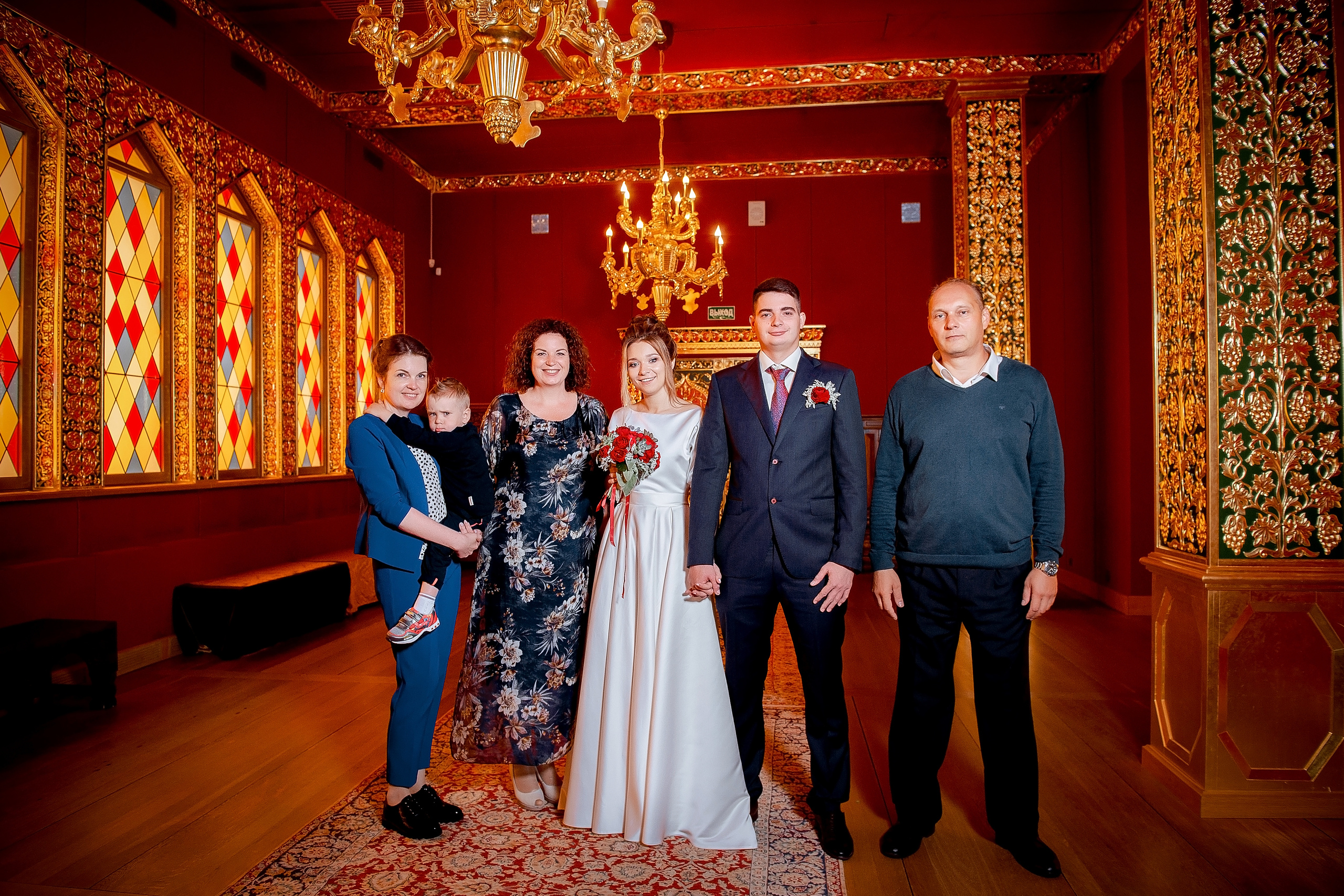 Свадьба с росписью в Дворце царя Алексея Михайловича и банкетом в Кари. Свадебный и семейный фотограф Виктория Носачёва. Щелково, Москва и МО