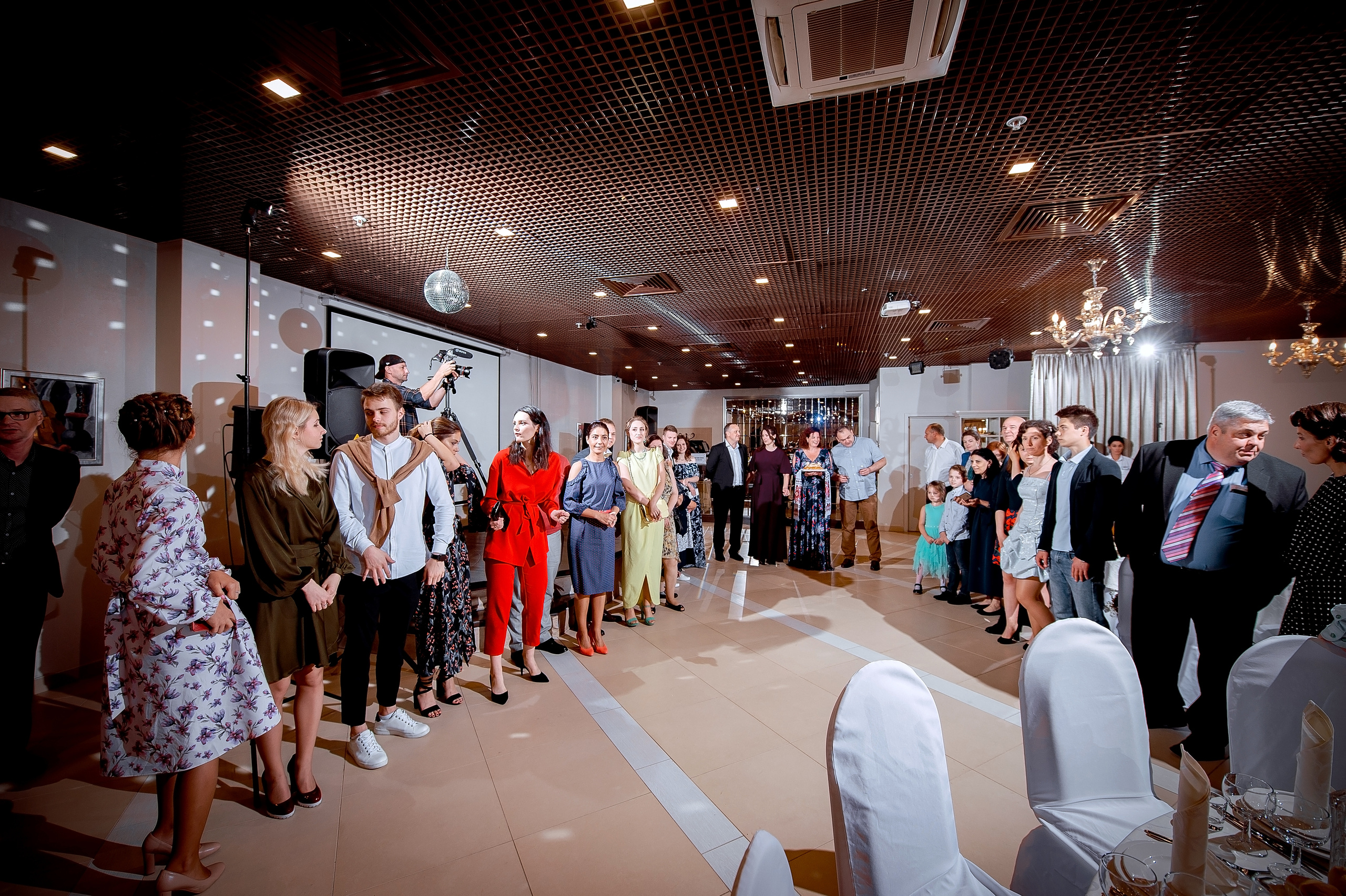 Свадьба с росписью в Дворце царя Алексея Михайловича и банкетом в Кари. Свадебный и семейный фотограф Виктория Носачёва. Щелково, Москва и МО