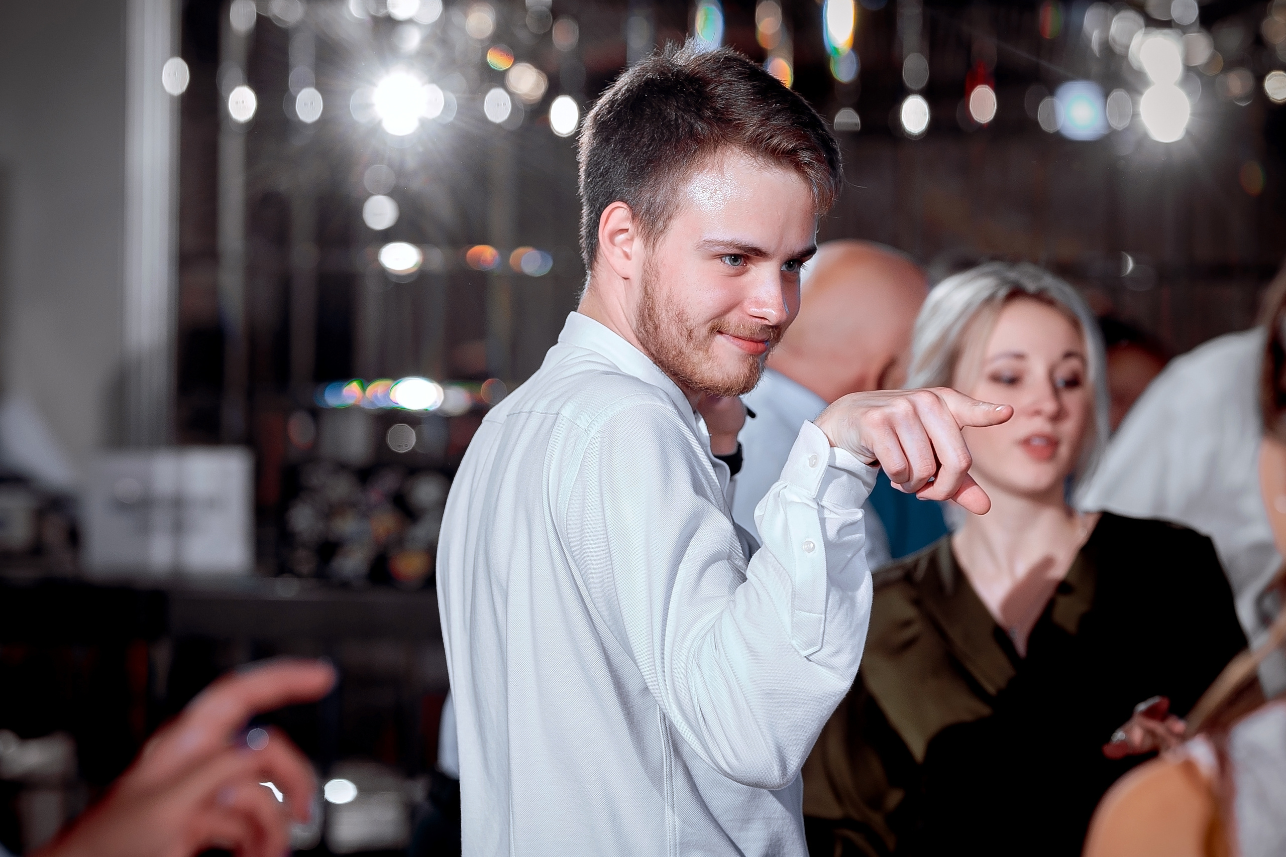 Свадьба с росписью в Дворце царя Алексея Михайловича и банкетом в Кари. Свадебный и семейный фотограф Виктория Носачёва. Щелково, Москва и МО