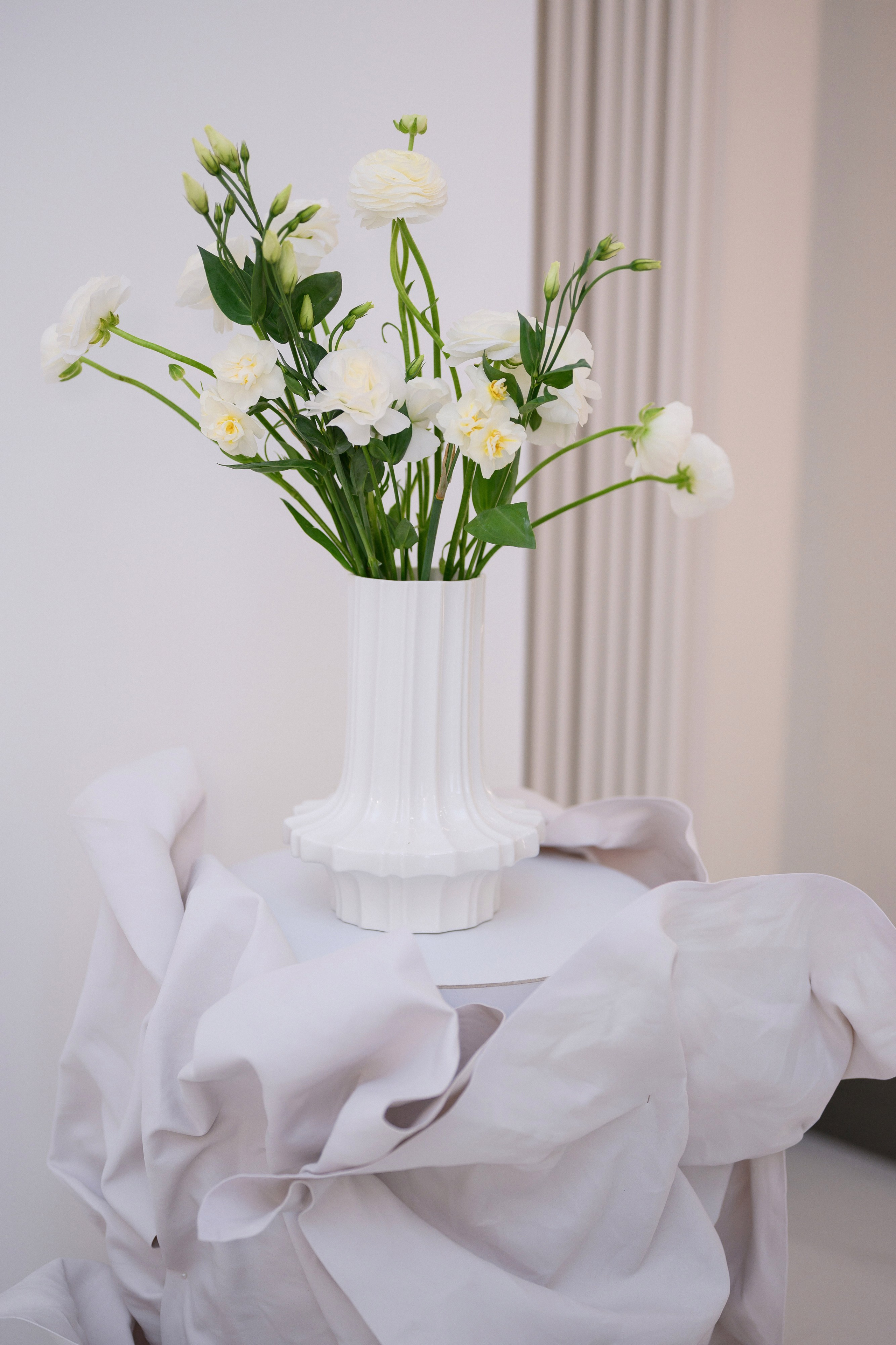 «Hello 50» Стильный юбилей в постельных тонах с ярким акцентом на любимый цветок именинницы красную розу. Организация мероприятий ЮФО