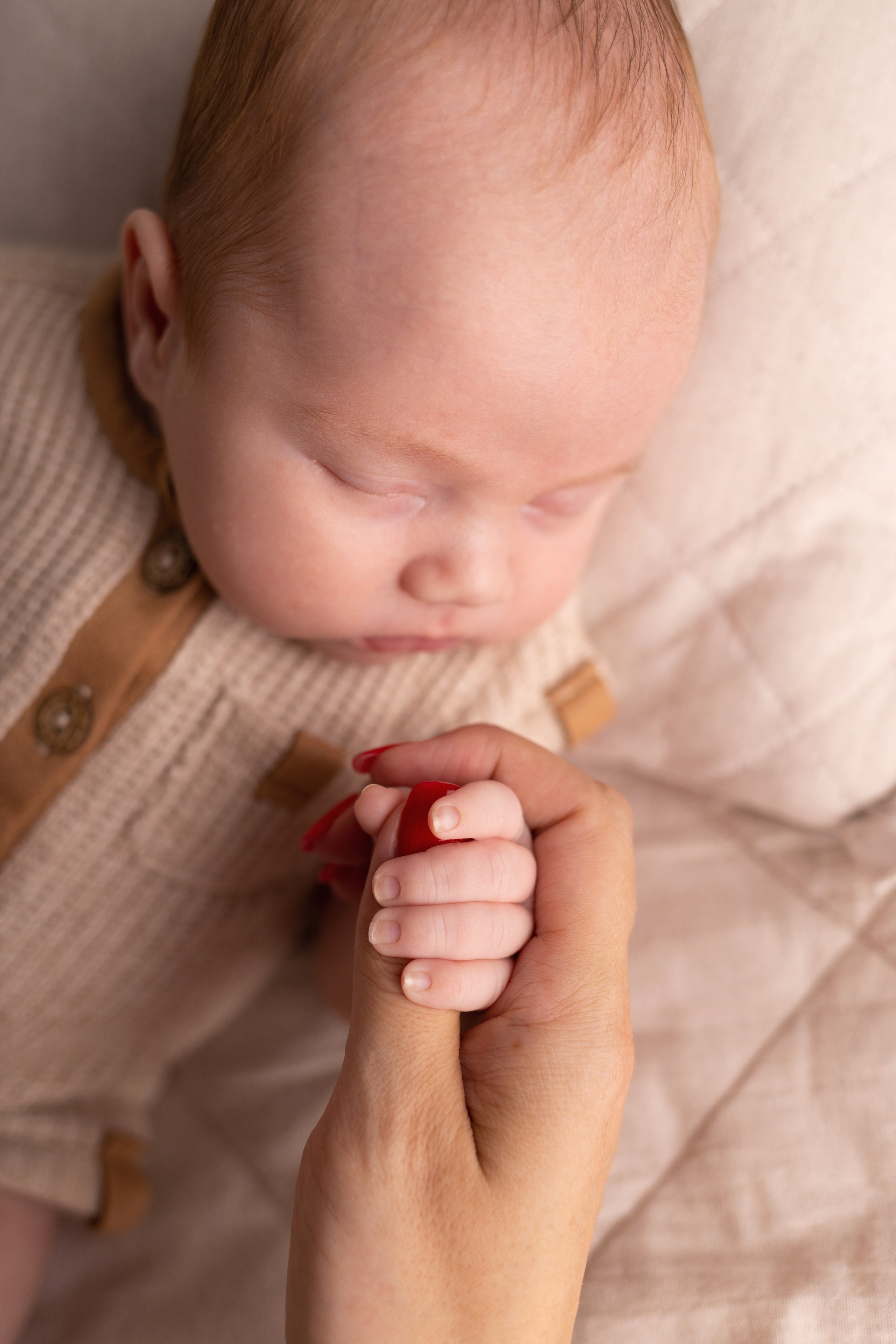 Newborn съемка в стиле Лайф. Фотограф новорожденных малышей в Омске и Омской области Эльвира Камаева