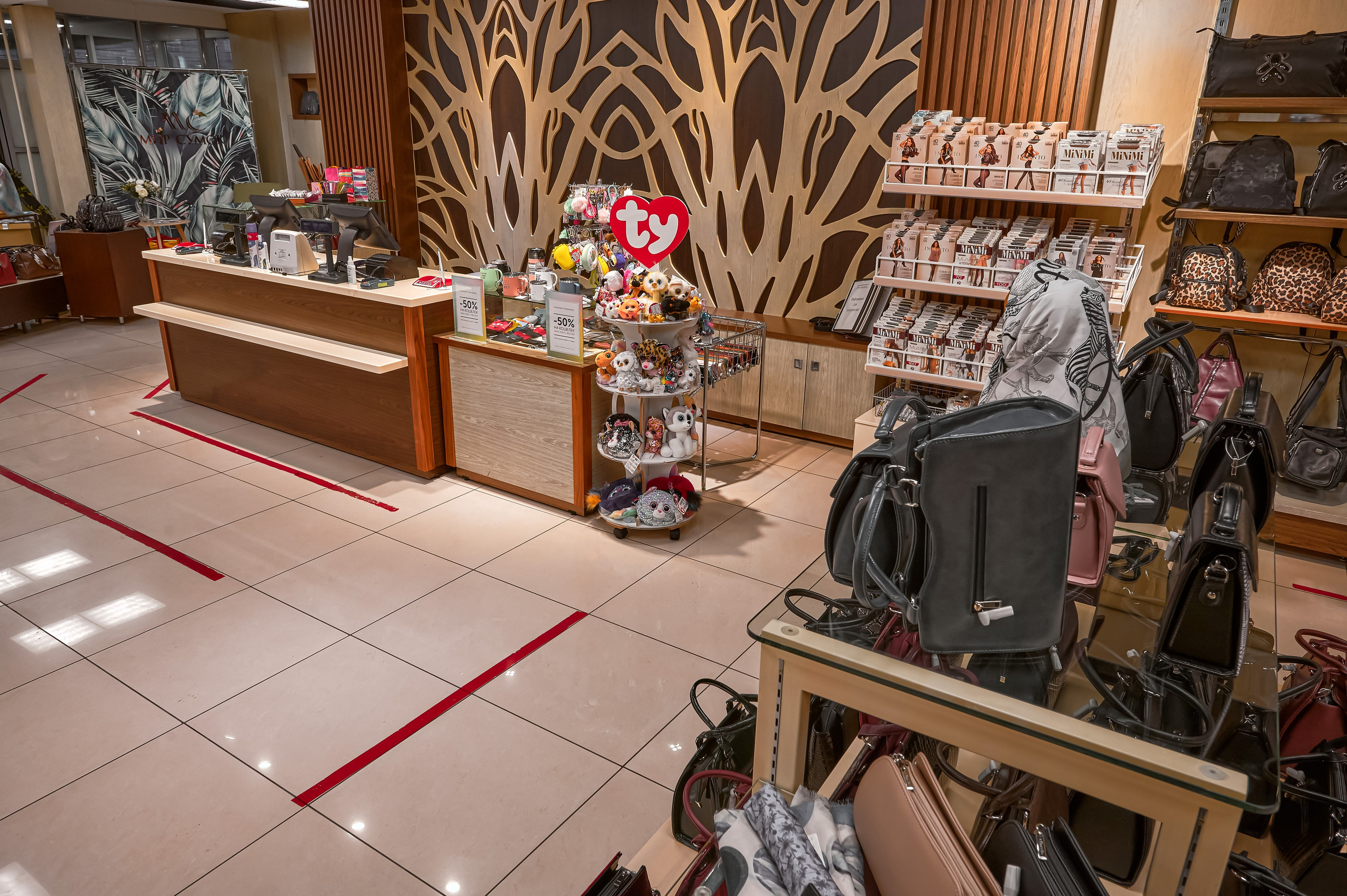 Портфолио по интерьерной и экстерьерной фотосъёмки: Мир сумок — Левый берег. Фотограф Яковлев Роман — Красноярск