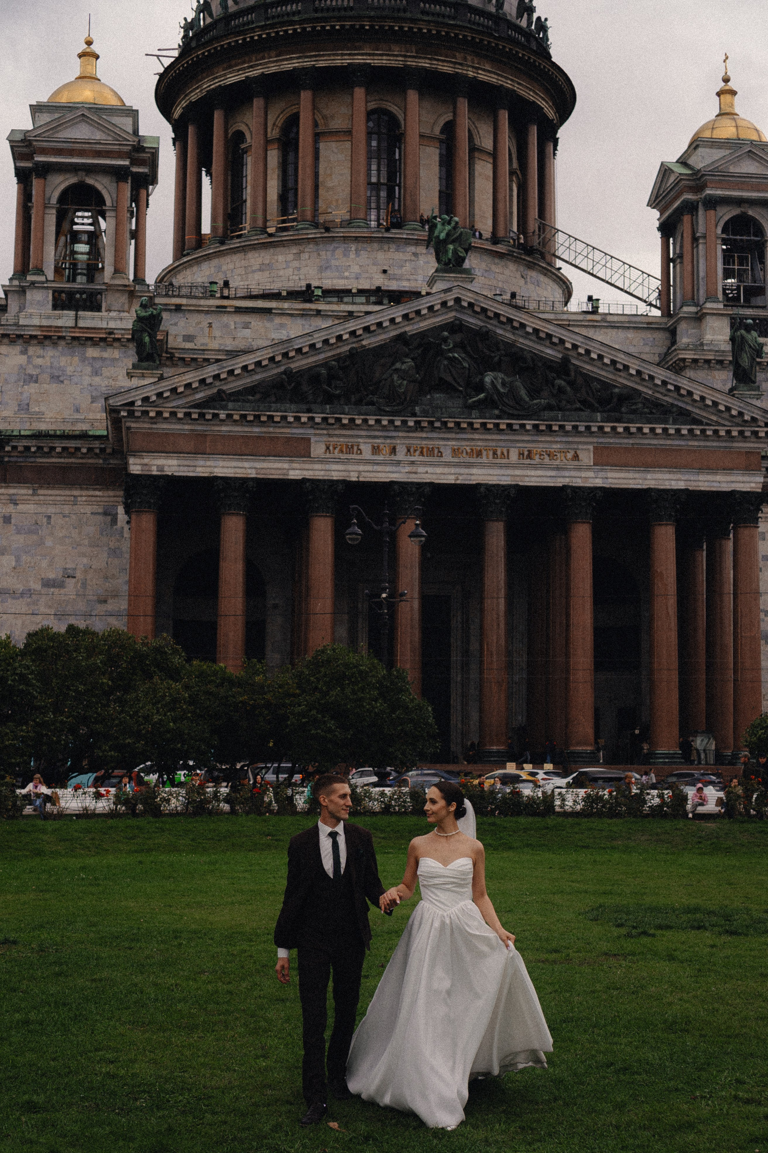 СВАДЕБНАЯ ПРОГУЛКА В САНТК-ПЕТЕРБУРГЕ (ИСАКИЕВСКИЙ СОБОР, ЗИМНЯЯ КАНАВКА, ЭРМИТАЖ И БОЛЬШАЯ МОРСКАЯ УЛИЦА). Профессиональный фотограф, Санкт-Петербург — Виктория Богомолова