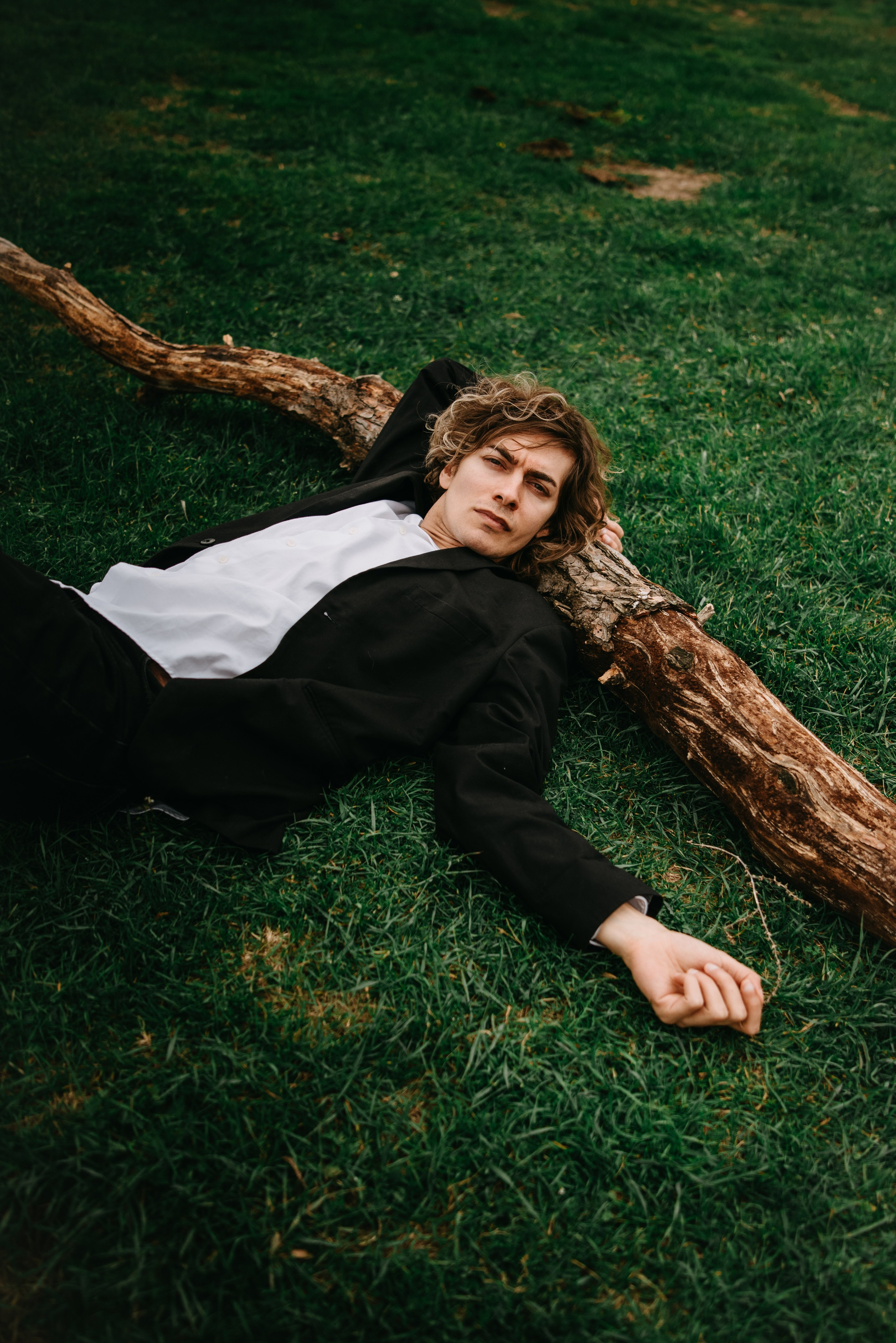 Мужская портретная фотосессия на природе. Портретный и свадебный фотограф в Тбилиси • xeniqo