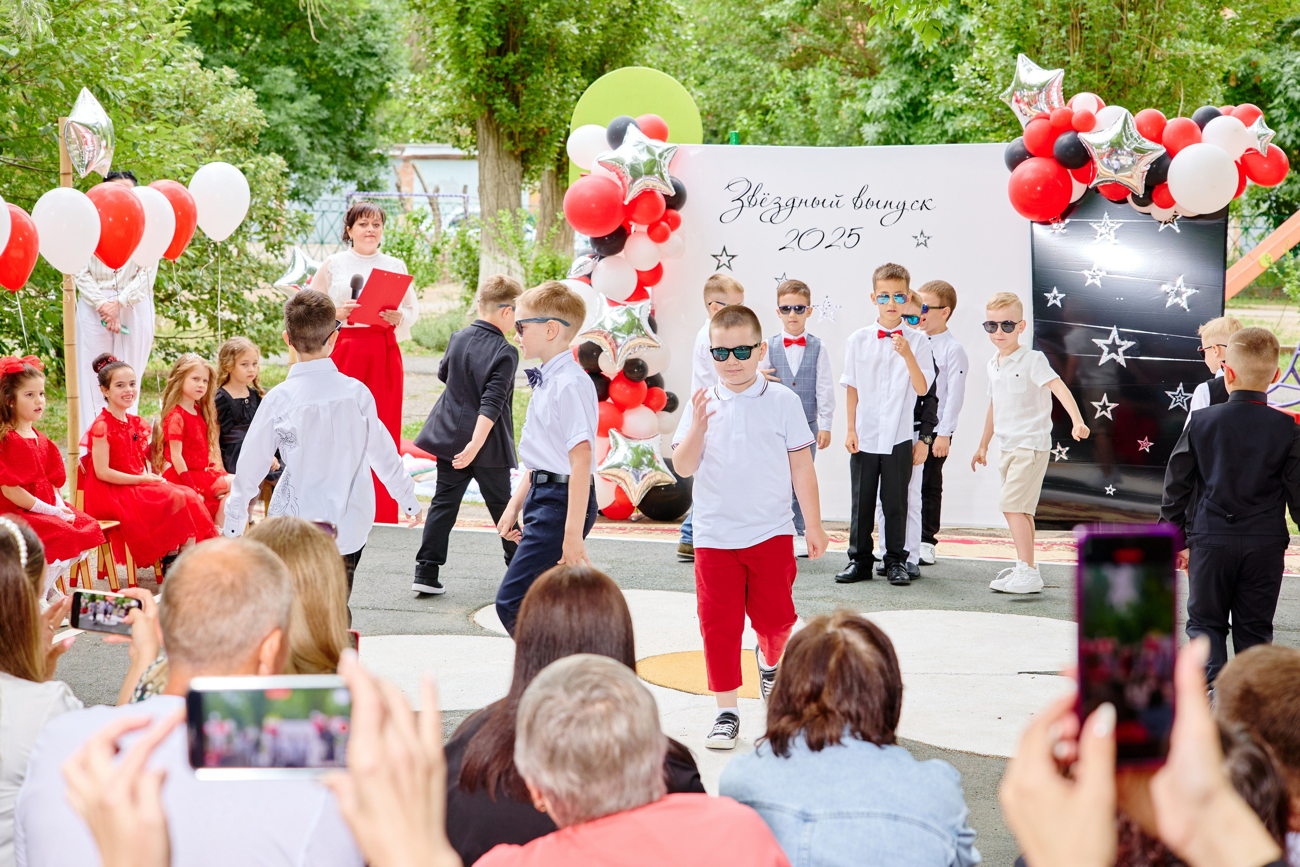Выпускной 45 сад. Фотограф Выпускные альбомы Таганрог Сергей Коробченко
