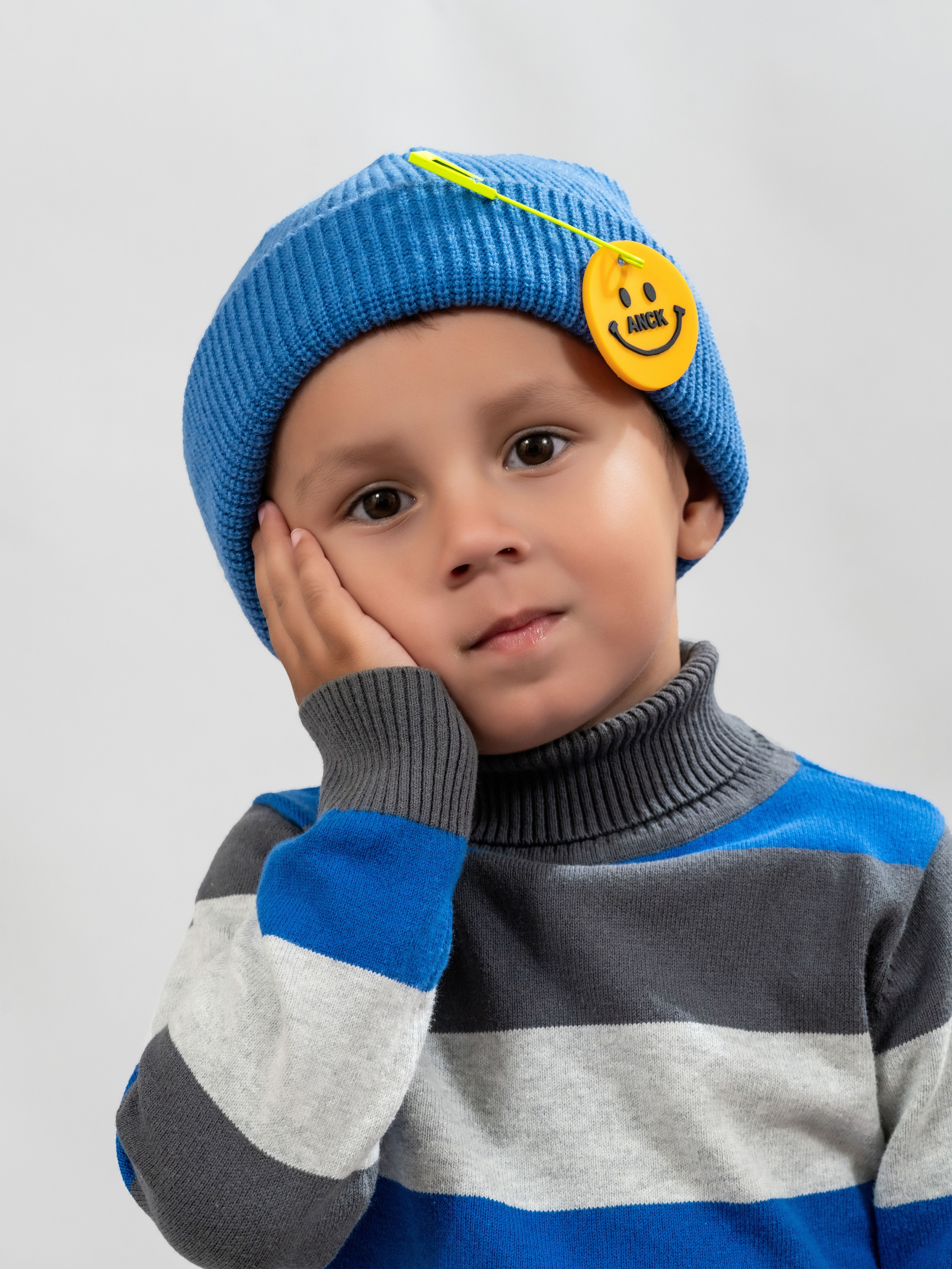 Детские шапочки, съемка для маркетплейсов, модельная съемка. Олейник Денис — предметный фотограф, фотограф для маркетплейсов в Казани