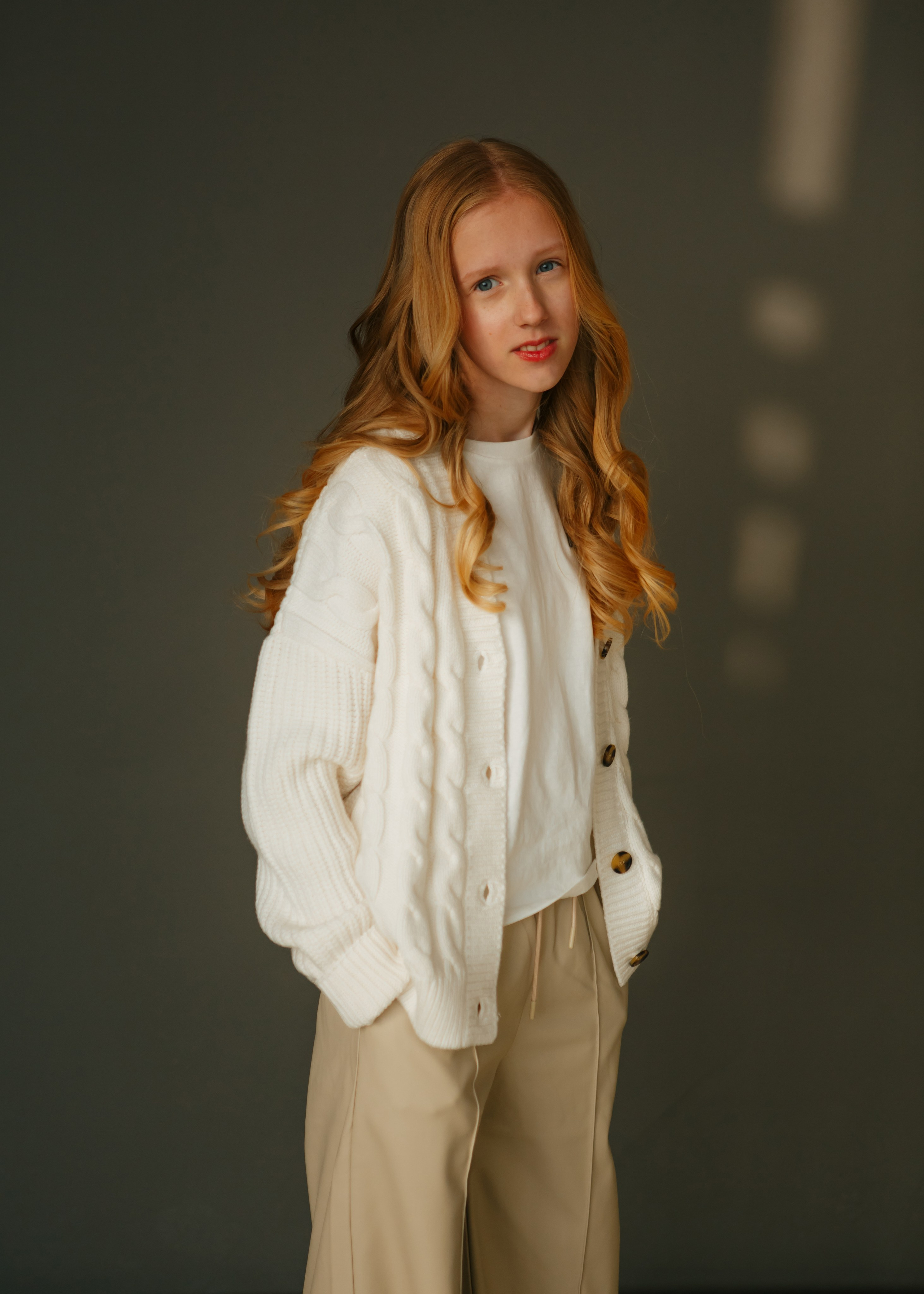 Семейная фотосессия в минималистичном стиле. Фотограф Александра Рышкова