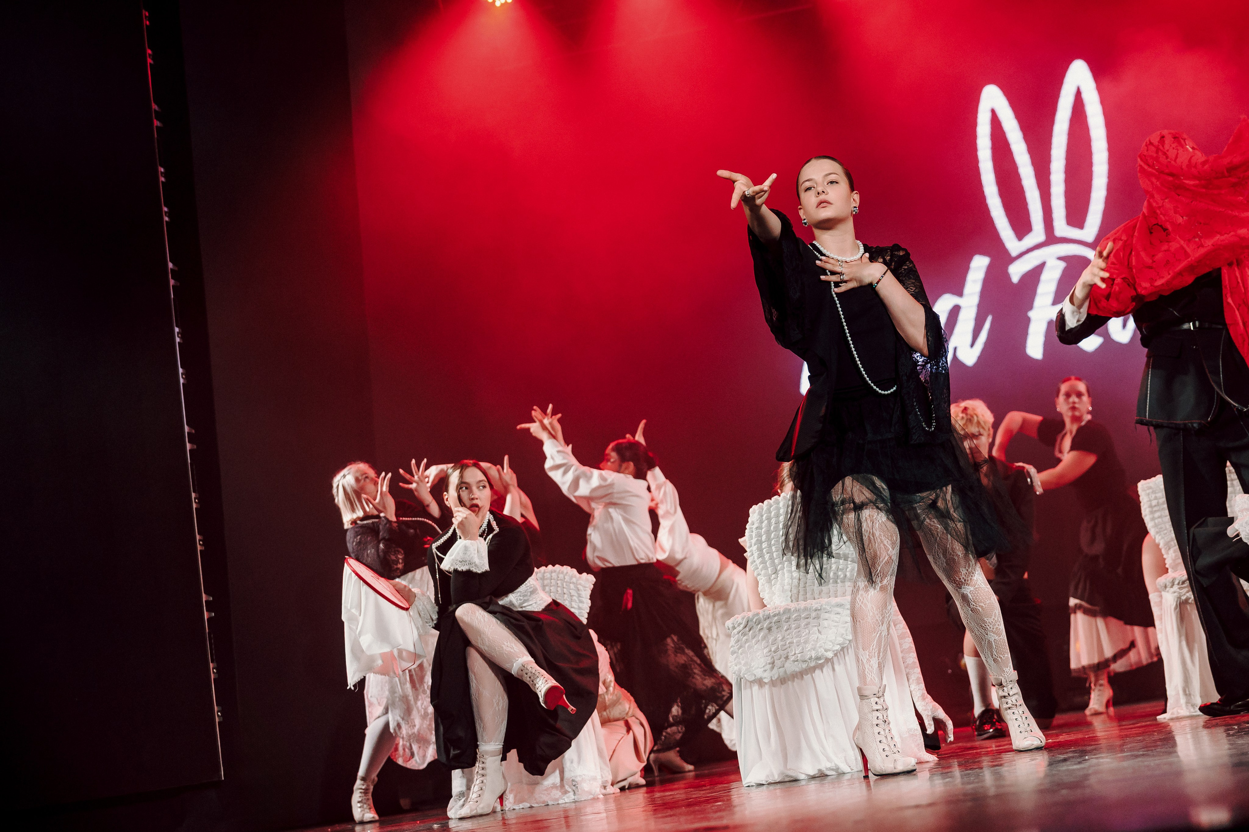 Отчётный концерт танцевальной школы «Red Rabbits» 2025. Лёшка Варзегов — фотограф