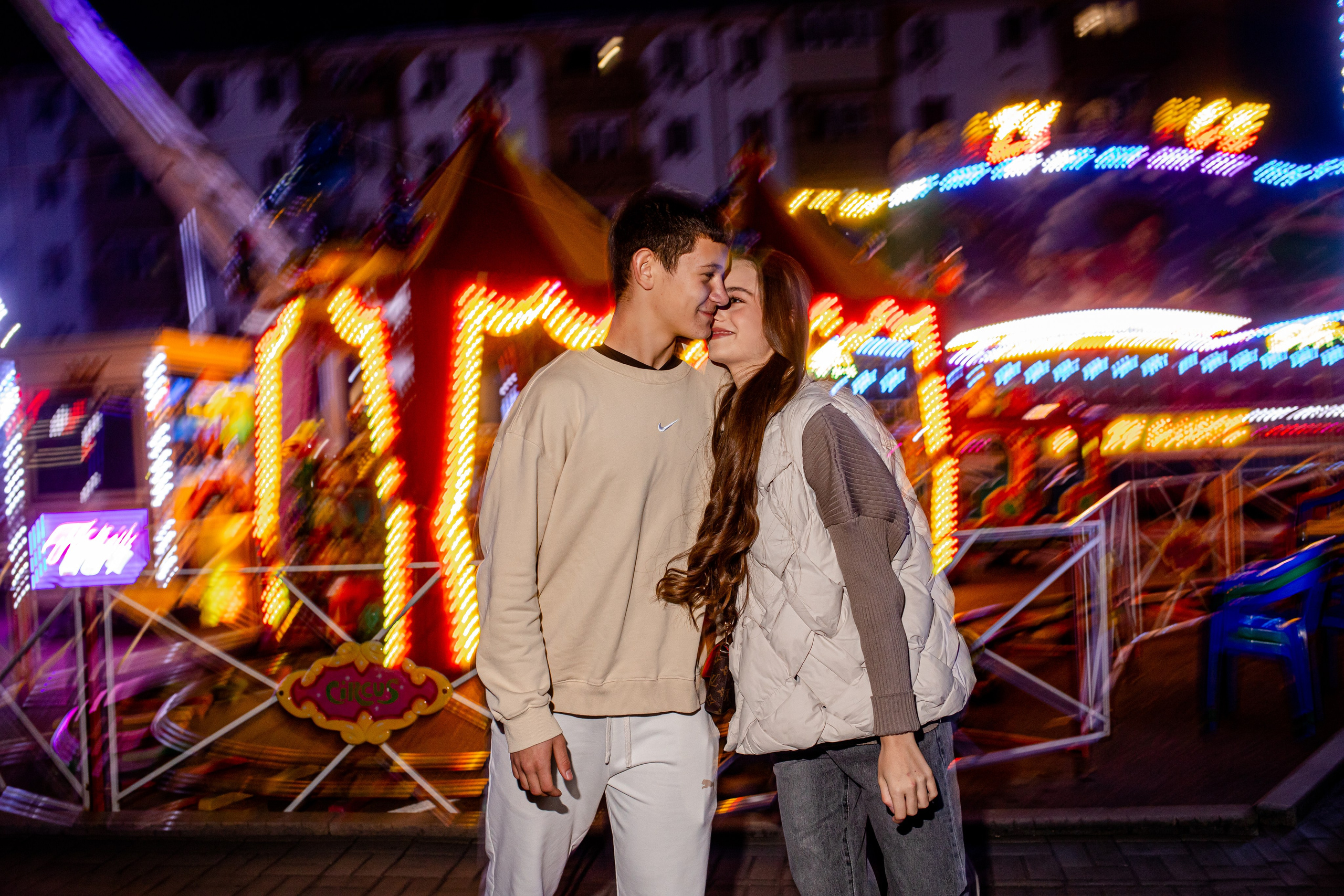 Любовь в парке аттракционов. Свадебный фотограф Кропоткин Краснодар