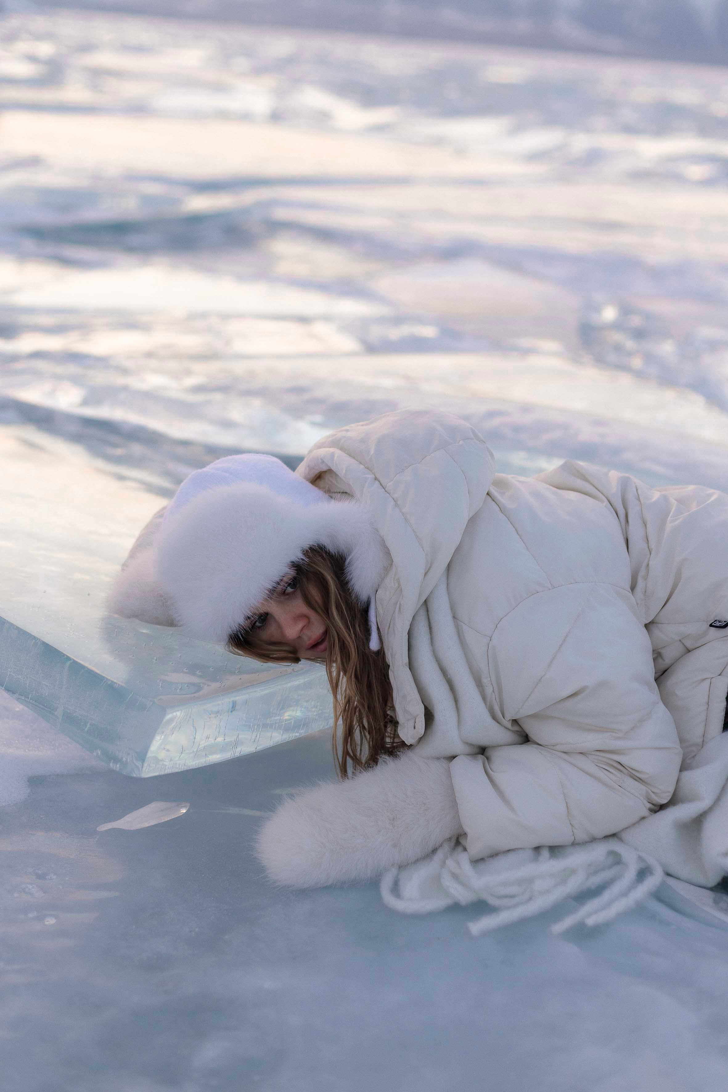 Весь день на льду. Фотограф Ольхон, Регина