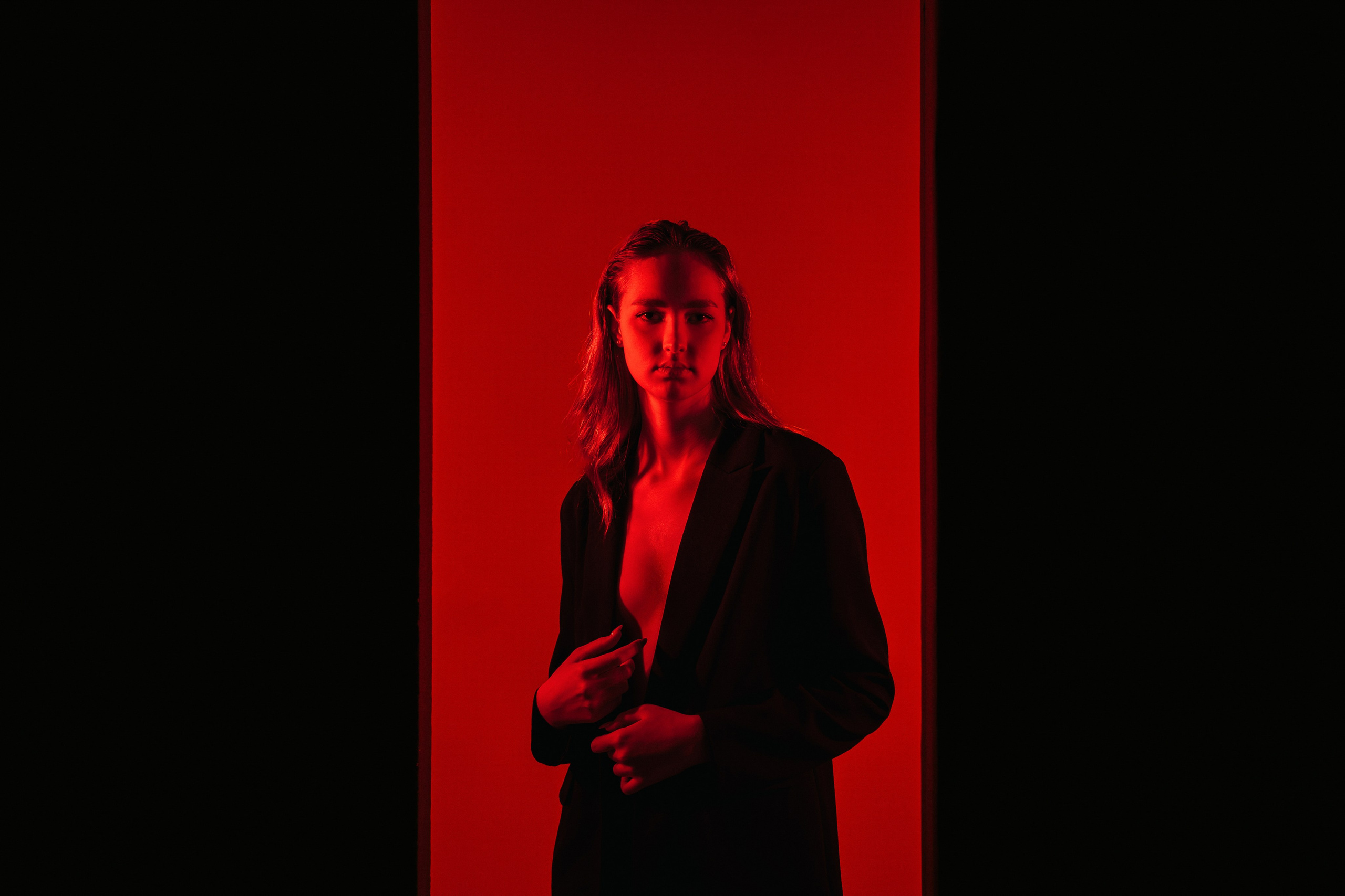 Вика в красном. Паша Страхов — фотограф