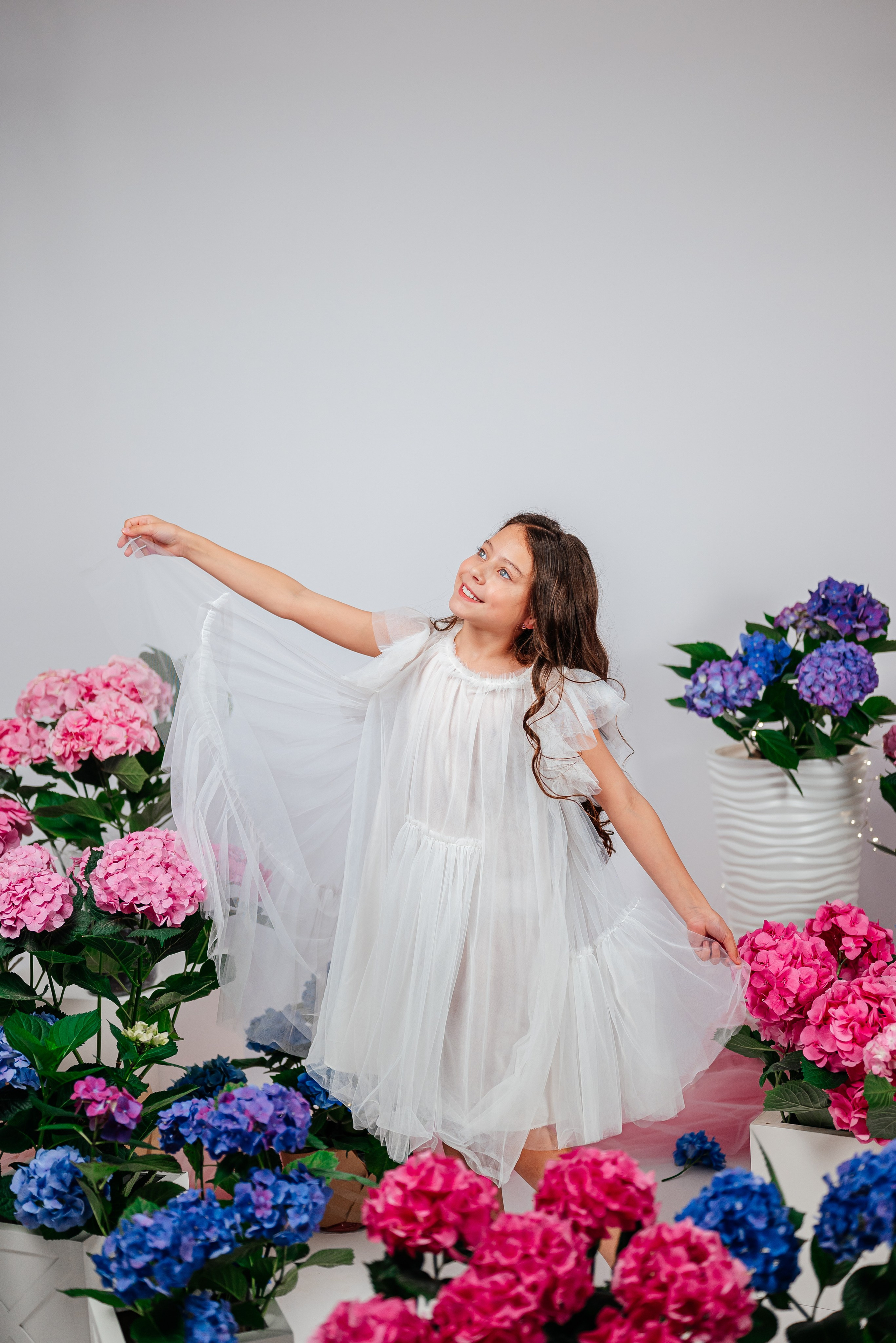 Вероника и гортензии. Семейный фотограф в Краснодаре