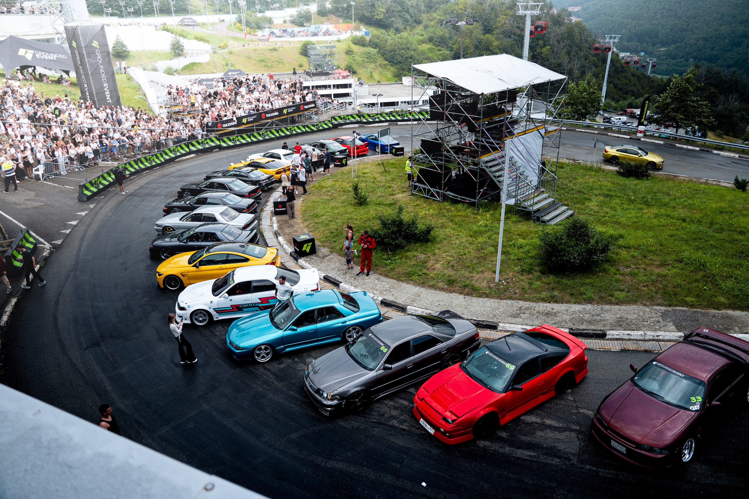 GROUNDED\25. АВТОСПОРТИВНЫЙ ФОТОГРАФ