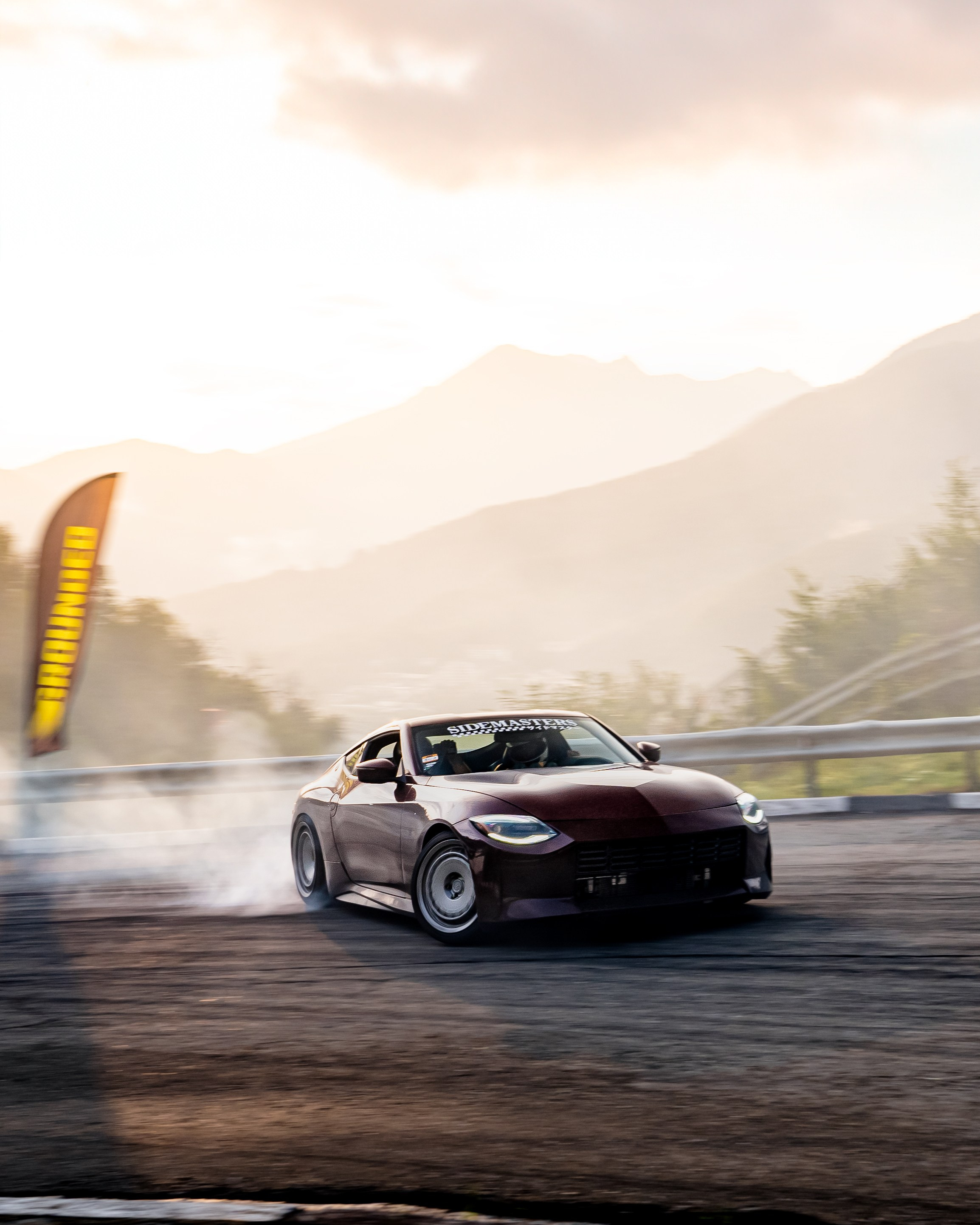 GROUNDED\25. АВТОСПОРТИВНЫЙ ФОТОГРАФ