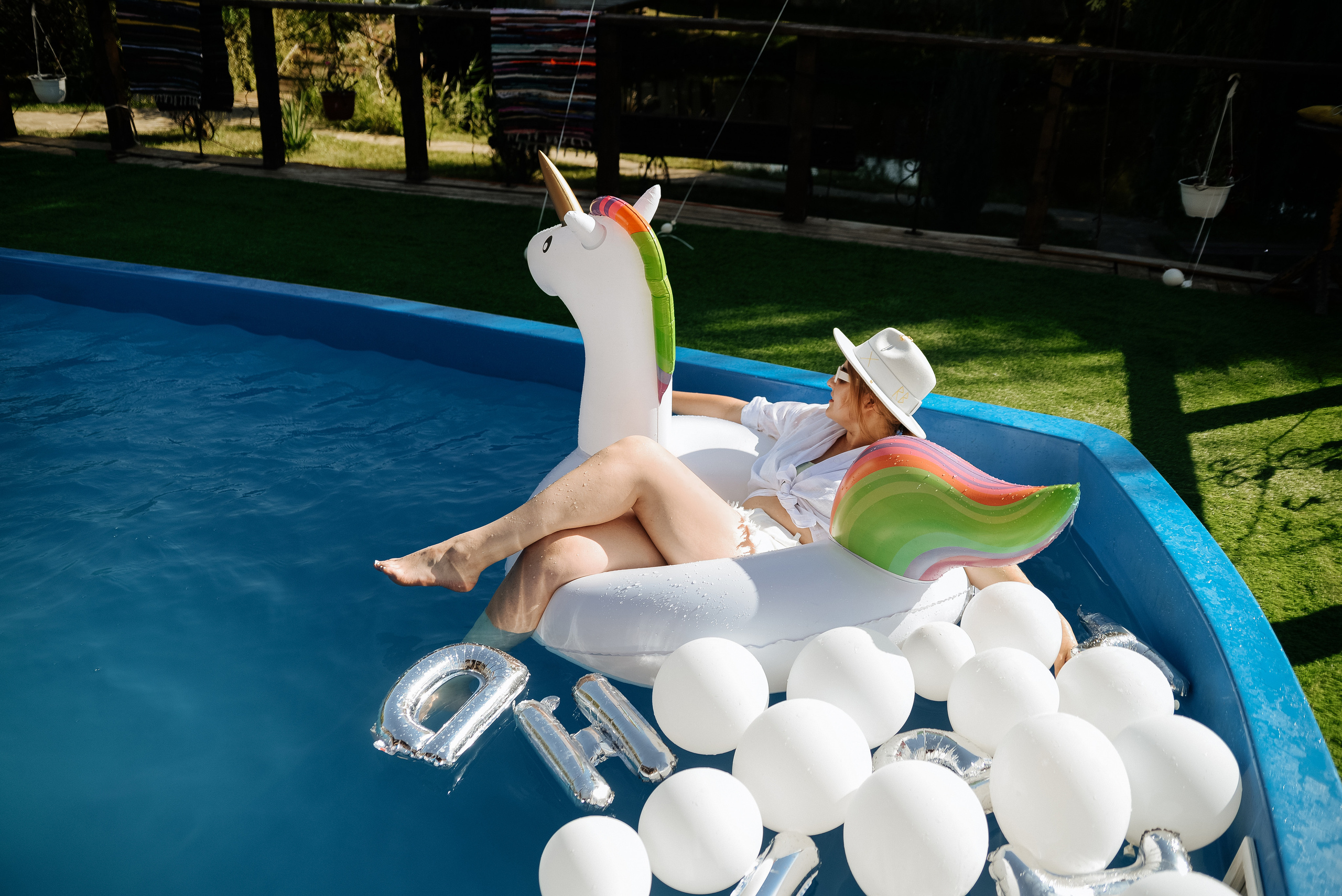 White party у бассейна. Свадебный и семейный фотограф Ростов-на-Дону Евгения Борисова