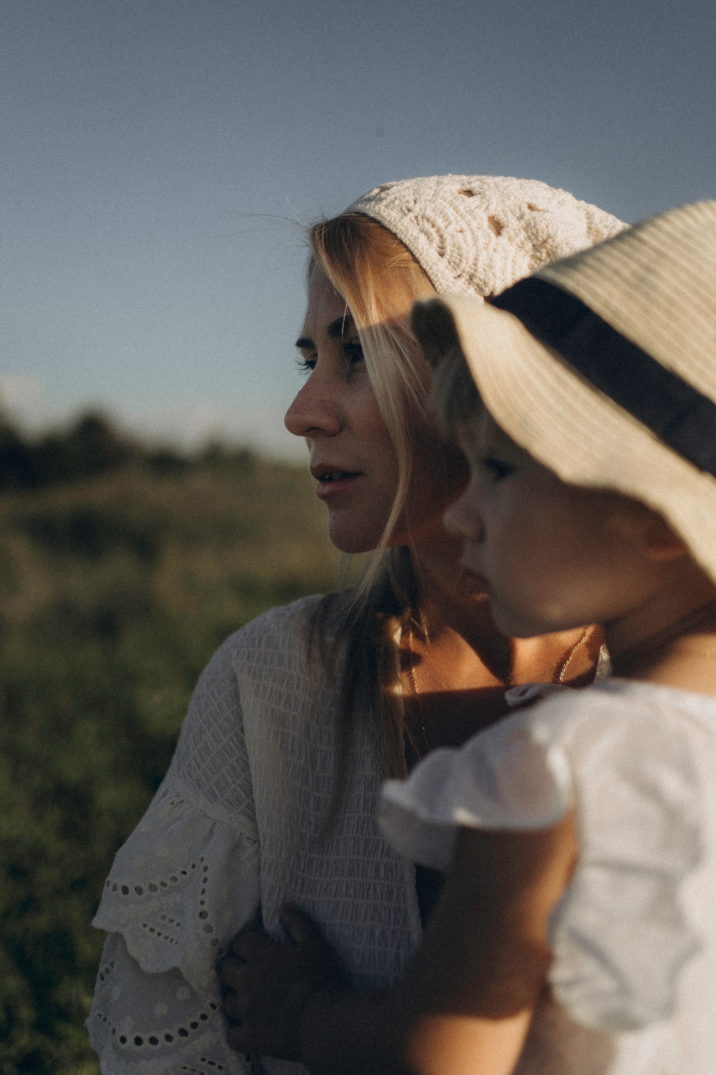 Алина и Оливия съемка на природе. Семейный фотограф в Калуге Ирина Алдохина