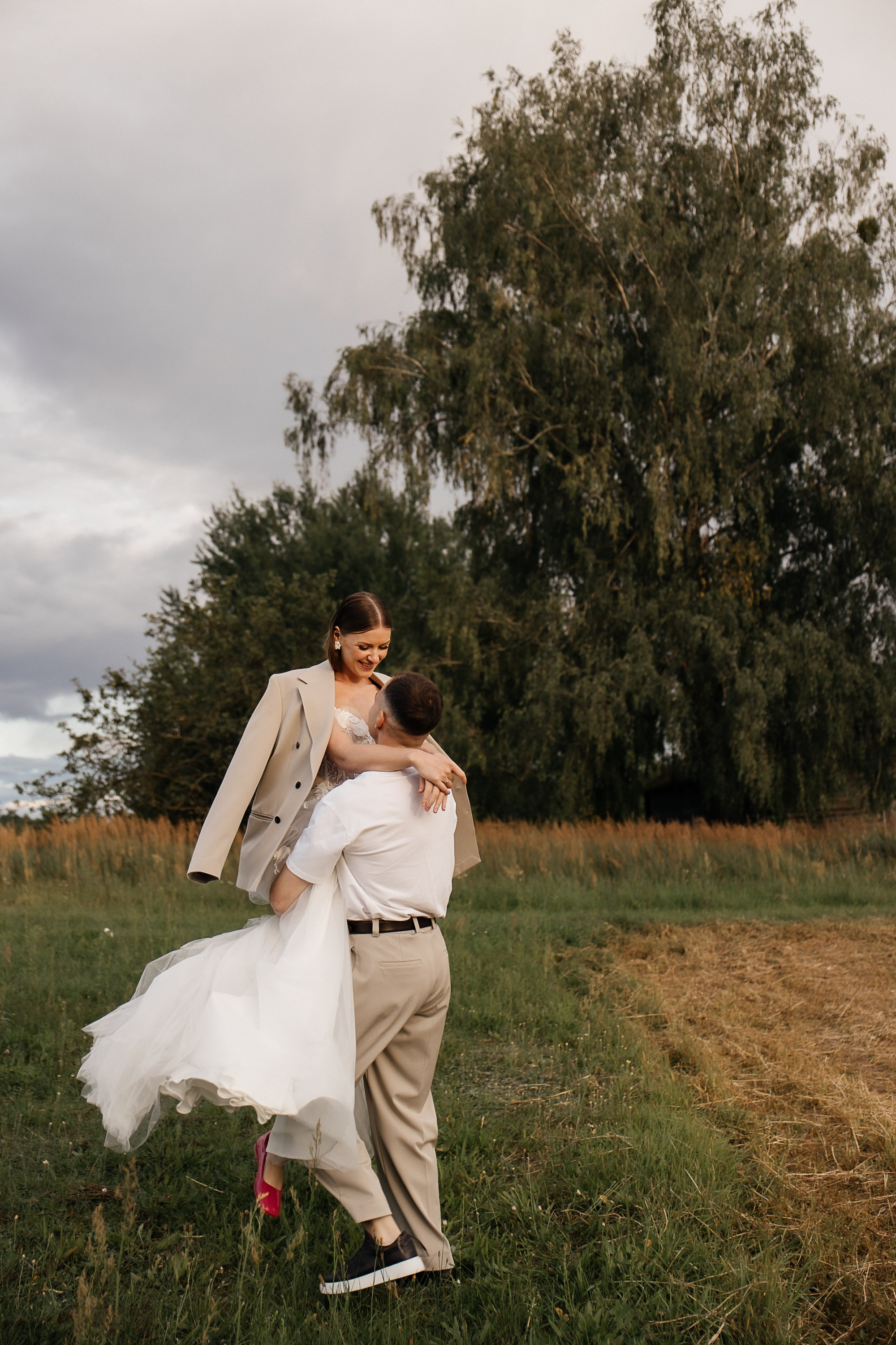 Свадьбная фотосессия в деревенской атмосфере. Свадебный и семейный фотограф Виолетта Сидельникова. Краснодар, Россия, Беларусь, Европа